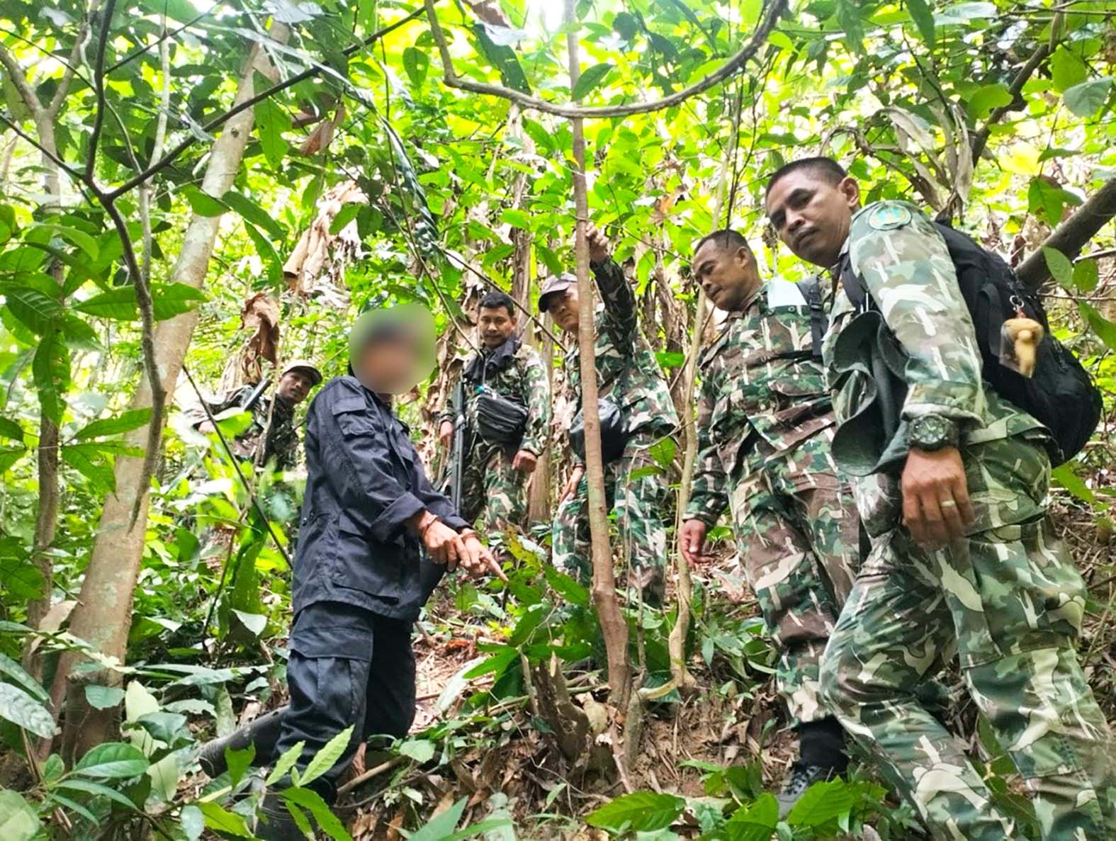 ประจวบคีรีขันธ์-เจ้าหน้าที่อุทยานจับ 2 ผู้ต้องหาบุกรุกป่า ปลูกทุเรียนกว่า 3 ไร่