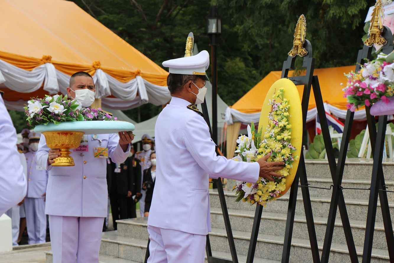 กาญจนบุรี-องคมนตรีเป็นผู้แทนพระองค์วางพวงมาลาที่อนุสาวรีย์ทหารผ่านศึกเวียดนาม