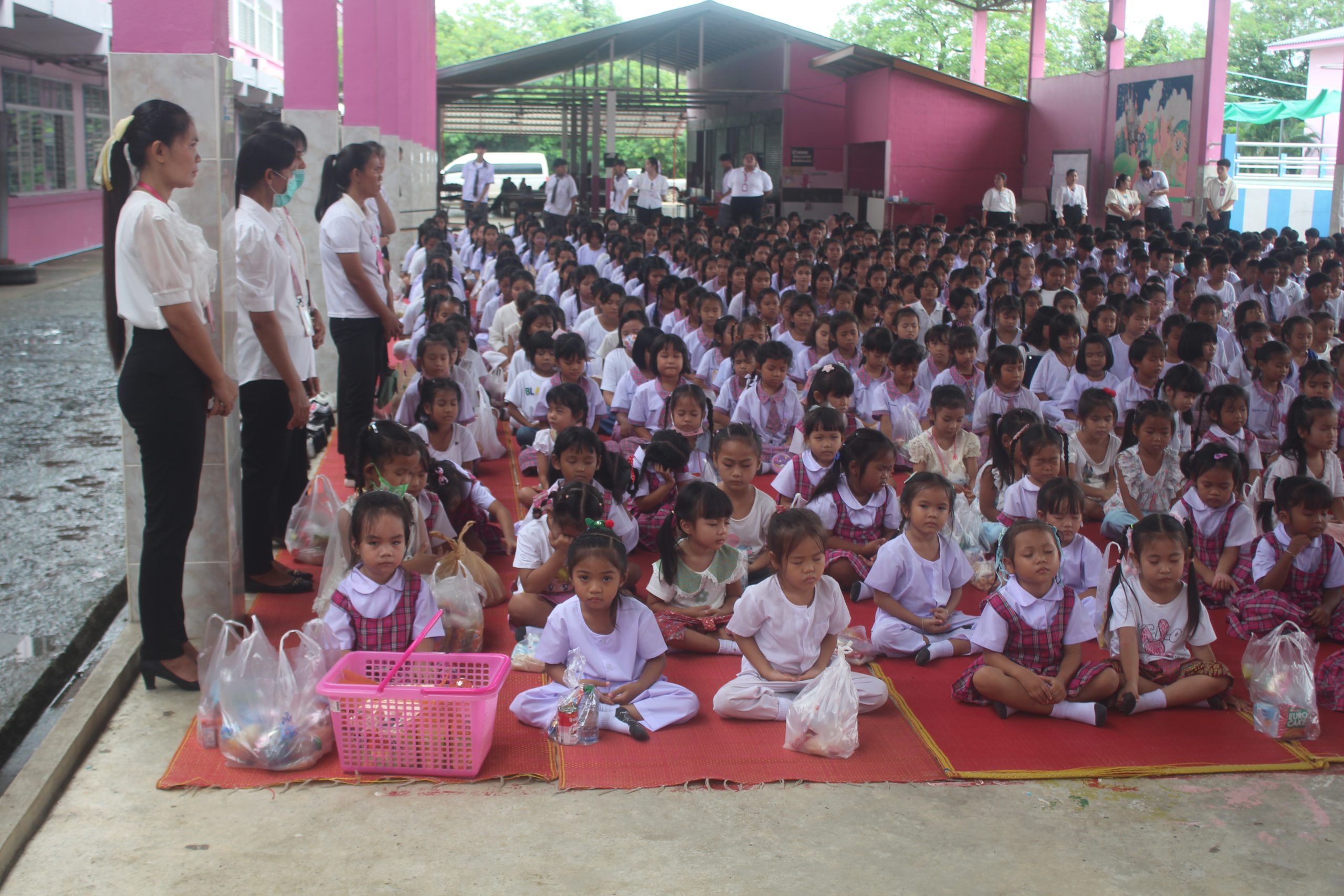 เพชรบูรณ์-โรงเรียนจัดค่ายคุณธรรมะถวายเทียนมอบข้าวสาร