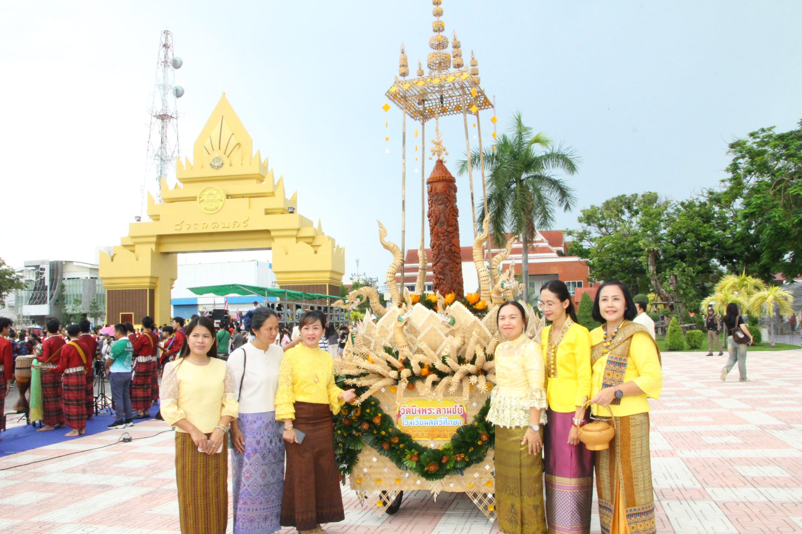 ร้อยเอ็ด-รัฐมนตรีว่าการกระทรวงยุติธรรม เปิดงาน ประเพณีสืบสานตำนานเทียนพรรษา