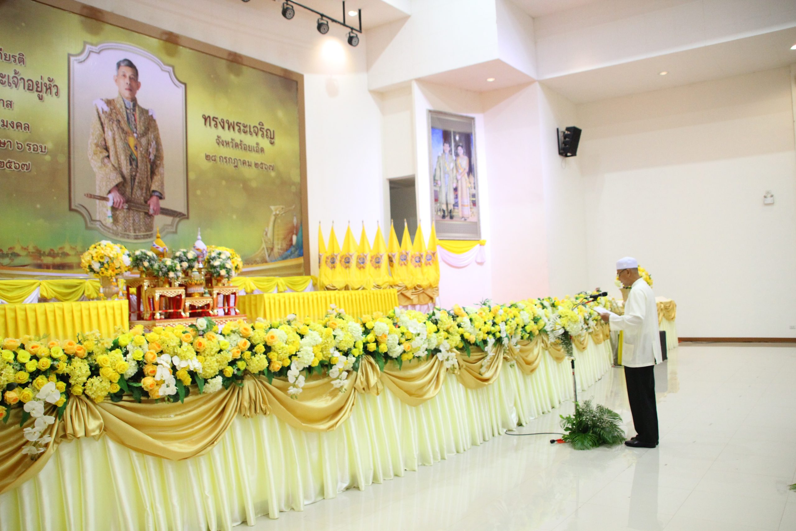 ร้อยเอ็ด-จัดพิธีเจริญพระพุทธมนต์ และทำบุญตักบาตรถวายเป็นพระราชกุศล