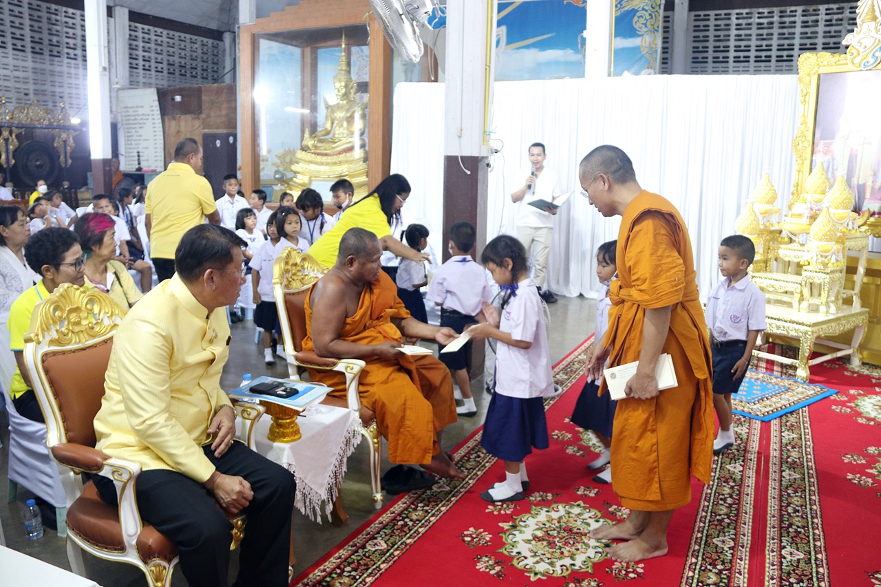 ชลบุรี-วัดเทพประสาท จัดพิธีเจริญพระพุทธมนต์ถวายพระพรชัยมงคล ในหลวง ร.10