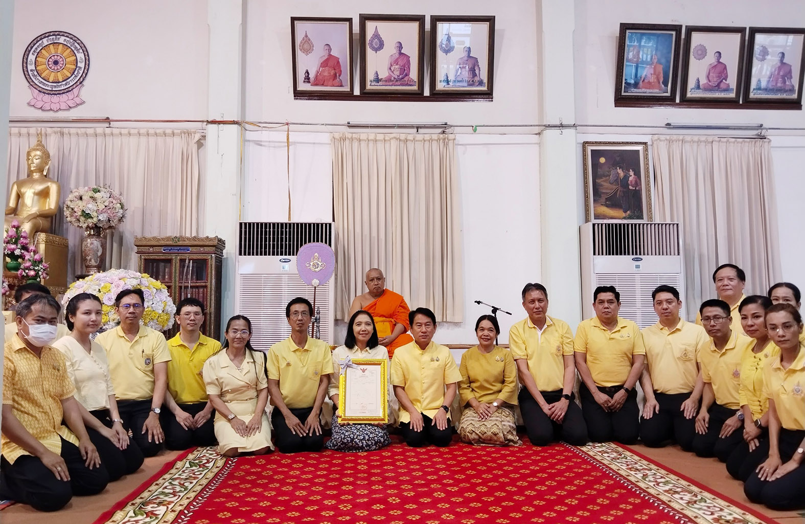 สุพรรณบุรี-มอบโฉนดที่ดินให้แก่วัดร้างเพื่อเฉลิมพระเกียรติพระบาทสมเด็จพระเจ้าอยู่หัวฯ