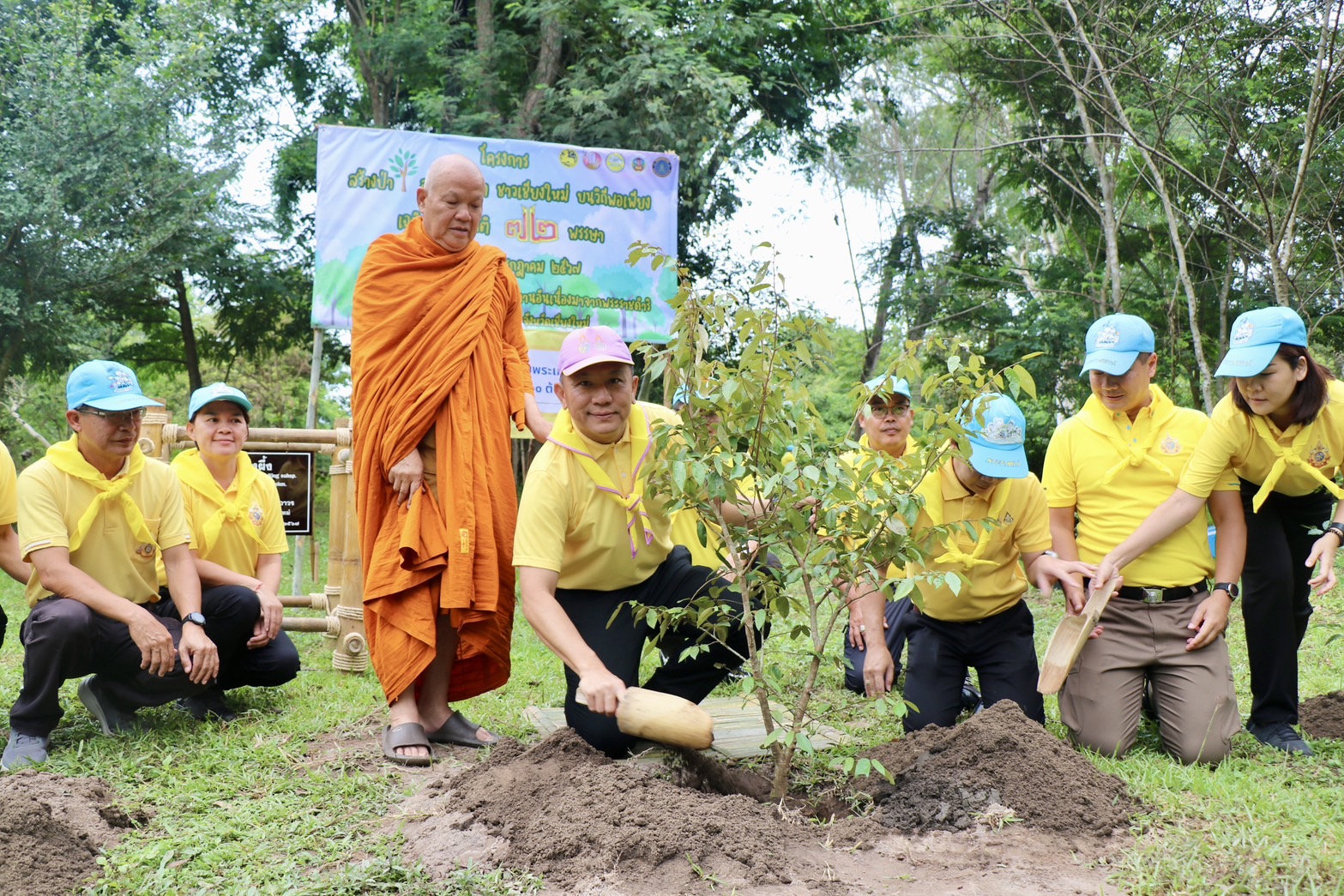 เชียงใหม่-ผู้ว่าฯ เปิดกิจกรรมจิตอาสา โครงการ “สร้างป่า สร้างอนาคตชาวเชียงใหม่ บนวิถีพอเพียง เฉลิมพระเกียรติ 72 พรรษา”