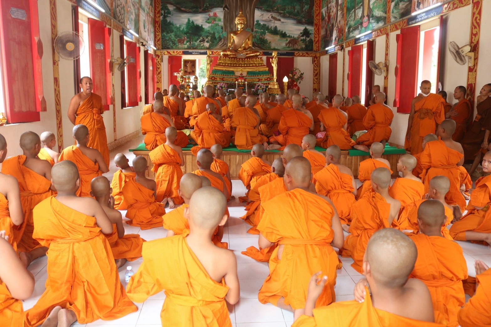 นครปฐม-วัดหนองไม้แก่นจัดพิธีบรรพชาอุปสมบท นาคหมู่เฉลิมพระเกียรติพระบาทสมเด็จเจ้าอยู่หัวฯ