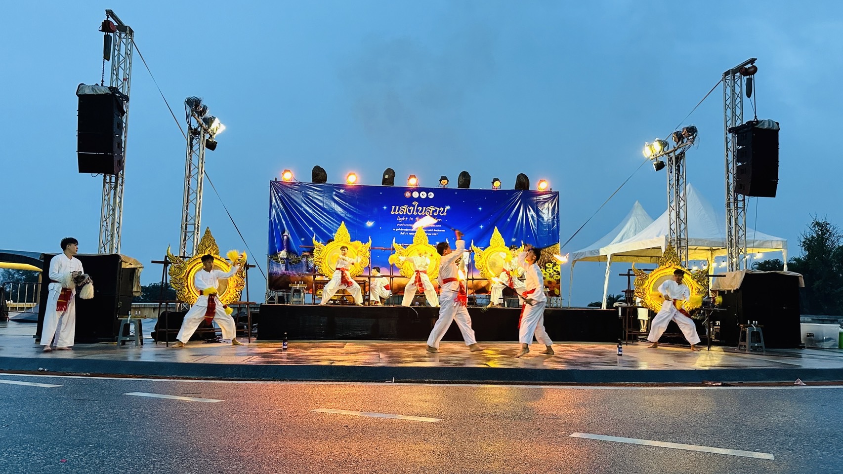 ระยอง-จัดงานโชว์แสงไฟในสวน สายน้ำแห่งพระทัย สายใยพระเนตร การแสดงทางวัฒนธรรมและดนตรี