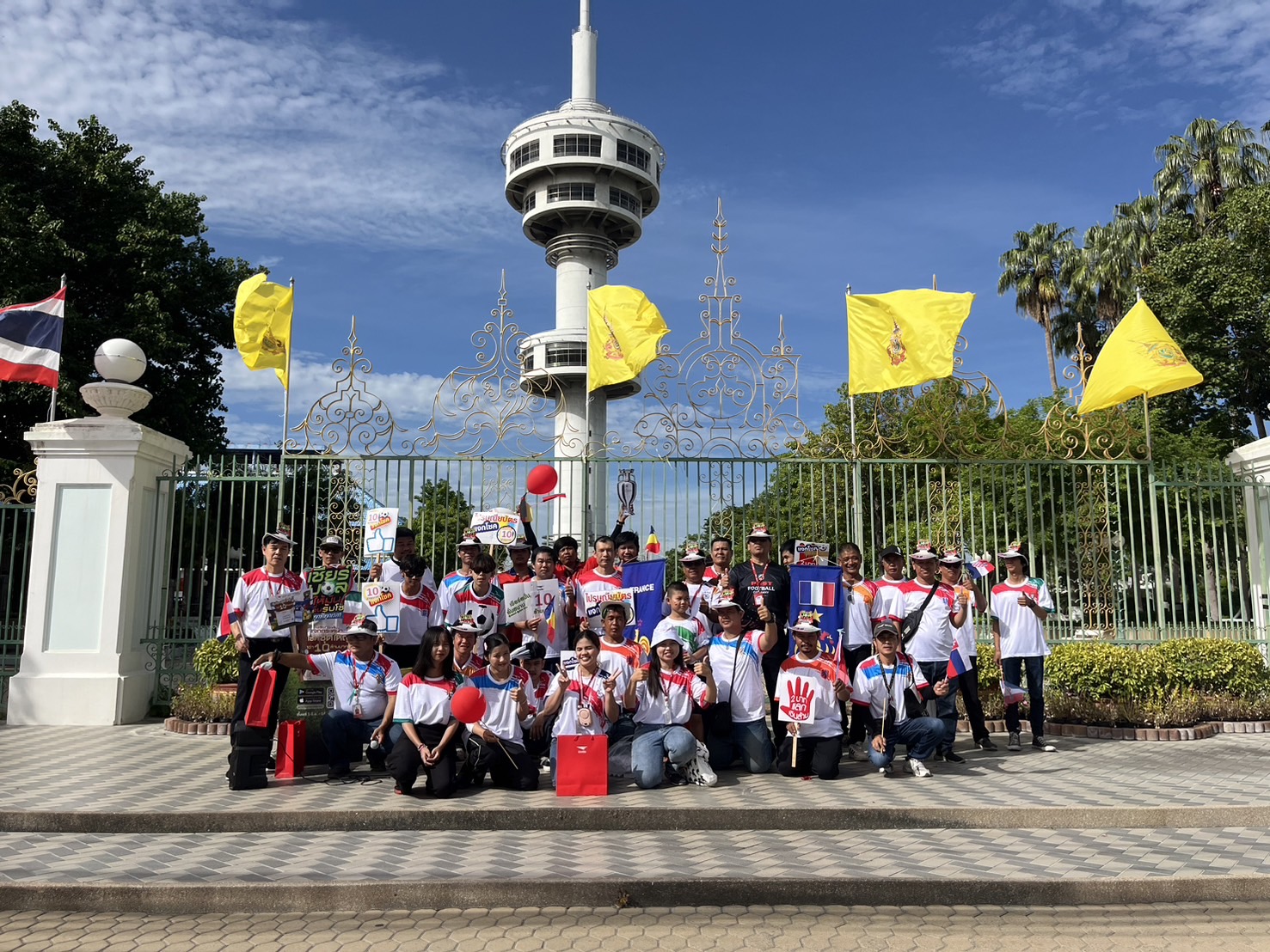 สุพรรณบุรี-ไปรษณีย์รณรงค์ชวนแฟนบอลร่วมทายผลลุ้นรับโชคกับไทยรัฐกว่า10ล้าน