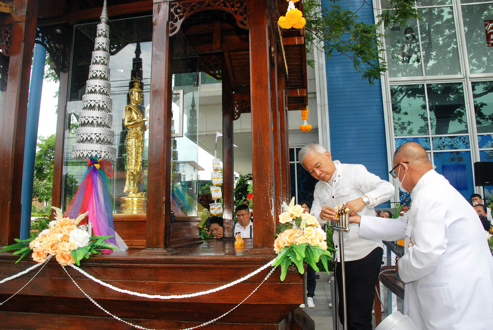 ประจวบคีรีขันธ์-“สุวัจน์” นำสายมูร่วมบวงสรวงขอโชคลาภ “พระคลังในพระคลังมหาสมบัติ”