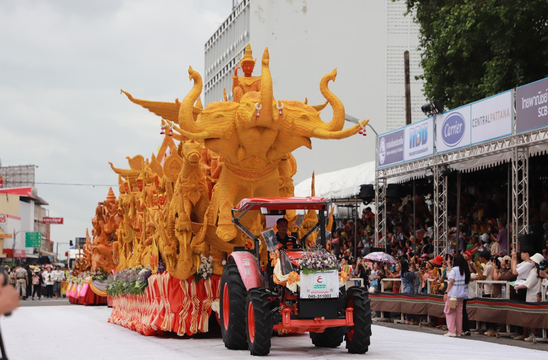 อุบลราชธานี-รมช.มท.เปิดงานอัญเชิญเทียนพรรษาพระราชทานฯ