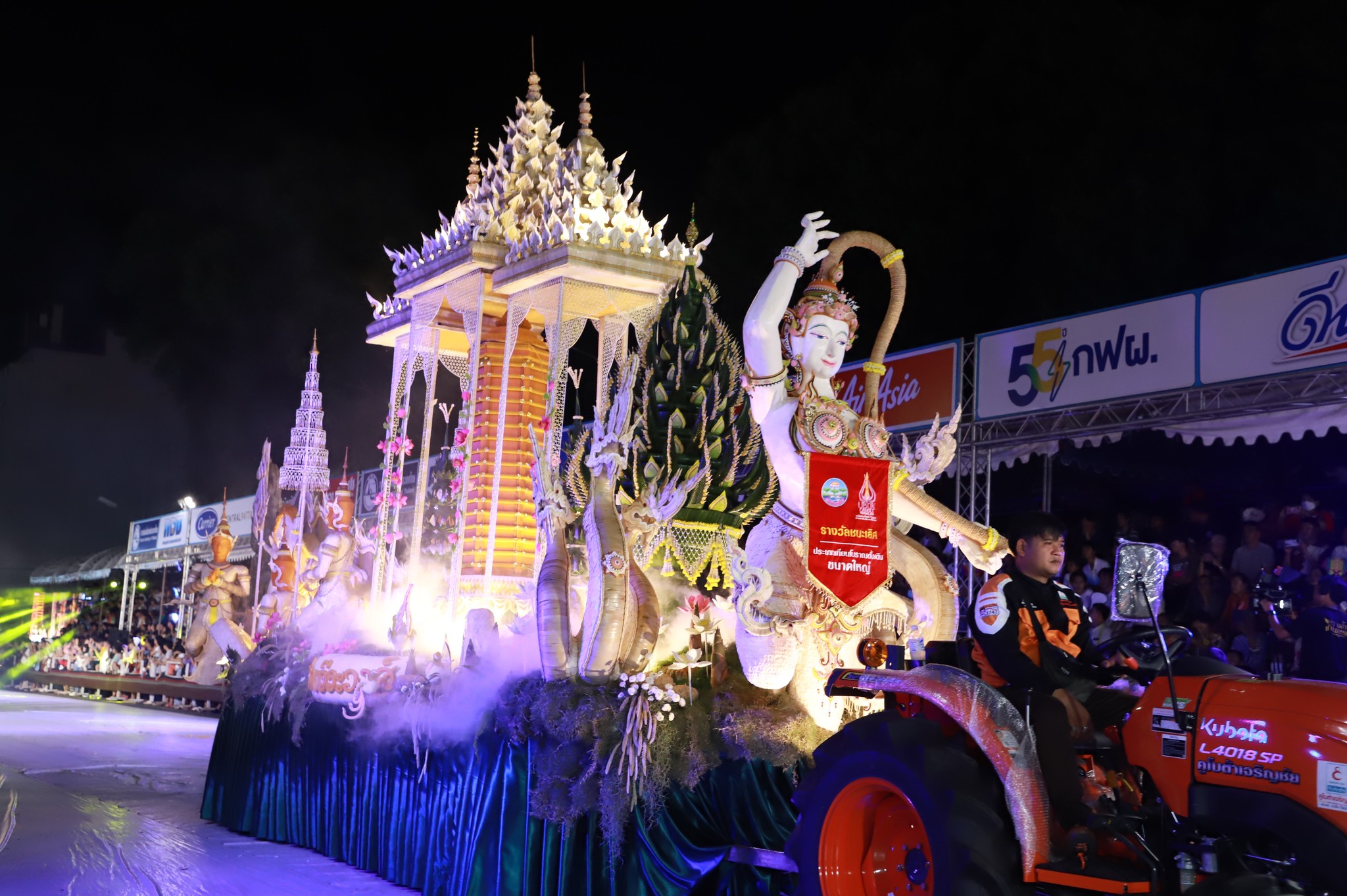 อุบลราชธานี-ต้นเทียนวัดพระธาตุหนองบัว-วัดศรีประดู่ คว้าแชมป์งานแห่เทียน