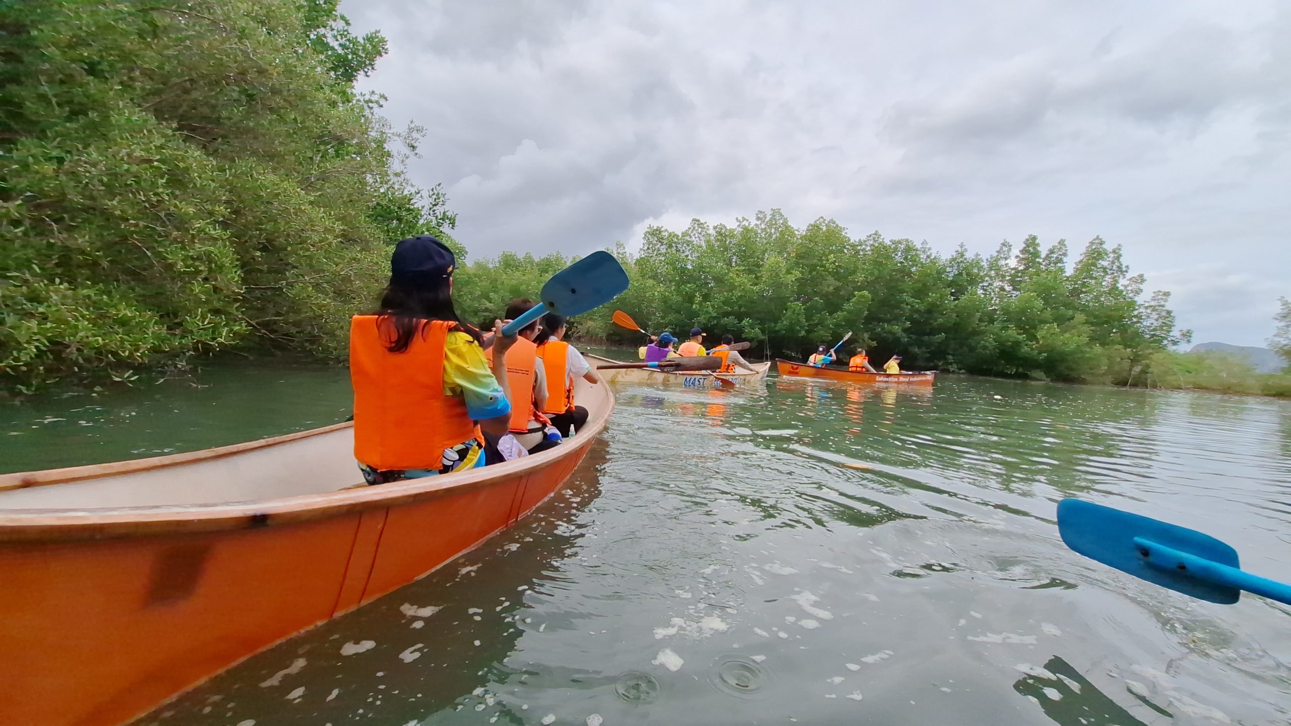 ประจวบคีรีขันธ์-รองผู้ว่าฯล่องเรือสำรวจต้นแสม-โกงกาง ป่าสงวนคลองบางนางรม