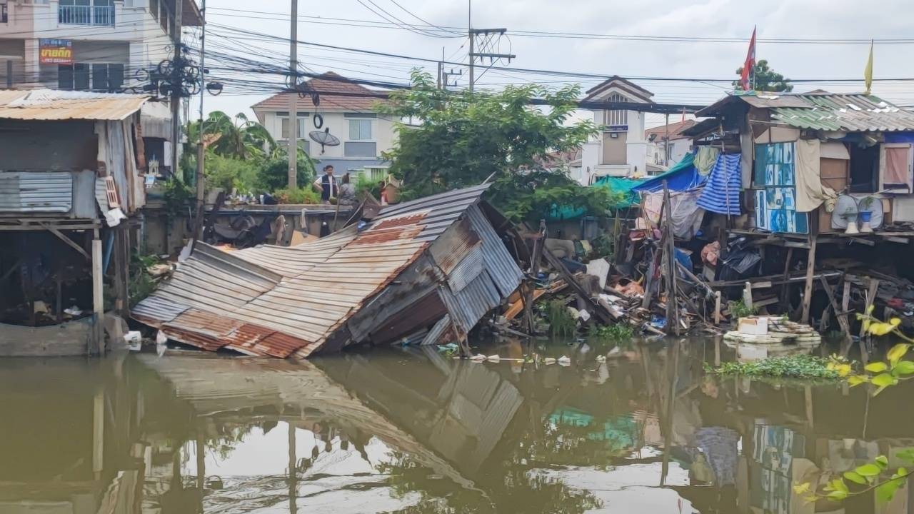 ปทุมธานี-ทม.คลองหลวงเข้าช่วยเหลือ2ตายายบ้านพังกลางดึก