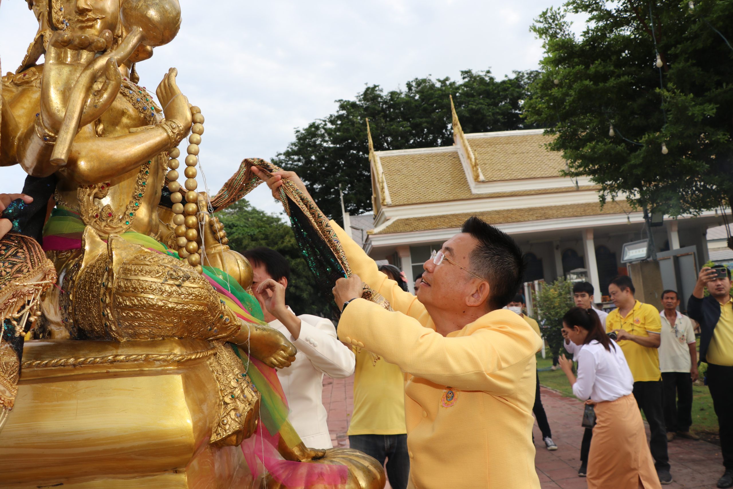 สิงห์บุรี-จัดพิธีบวงสรวงพระพรหม องค์ใหญ่อันศักสิทธิ์