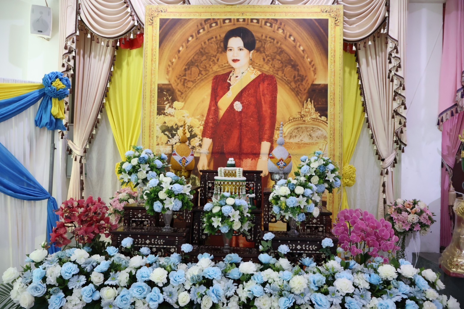 สิงห์บุรี-“กาชาด”เจริญพระ พุทธมนต์ เนื่องในโอกาสวันเฉลิมพระชนมพรรษา สมเด็จพระนางเจ้าสิริกิติ์ฯ