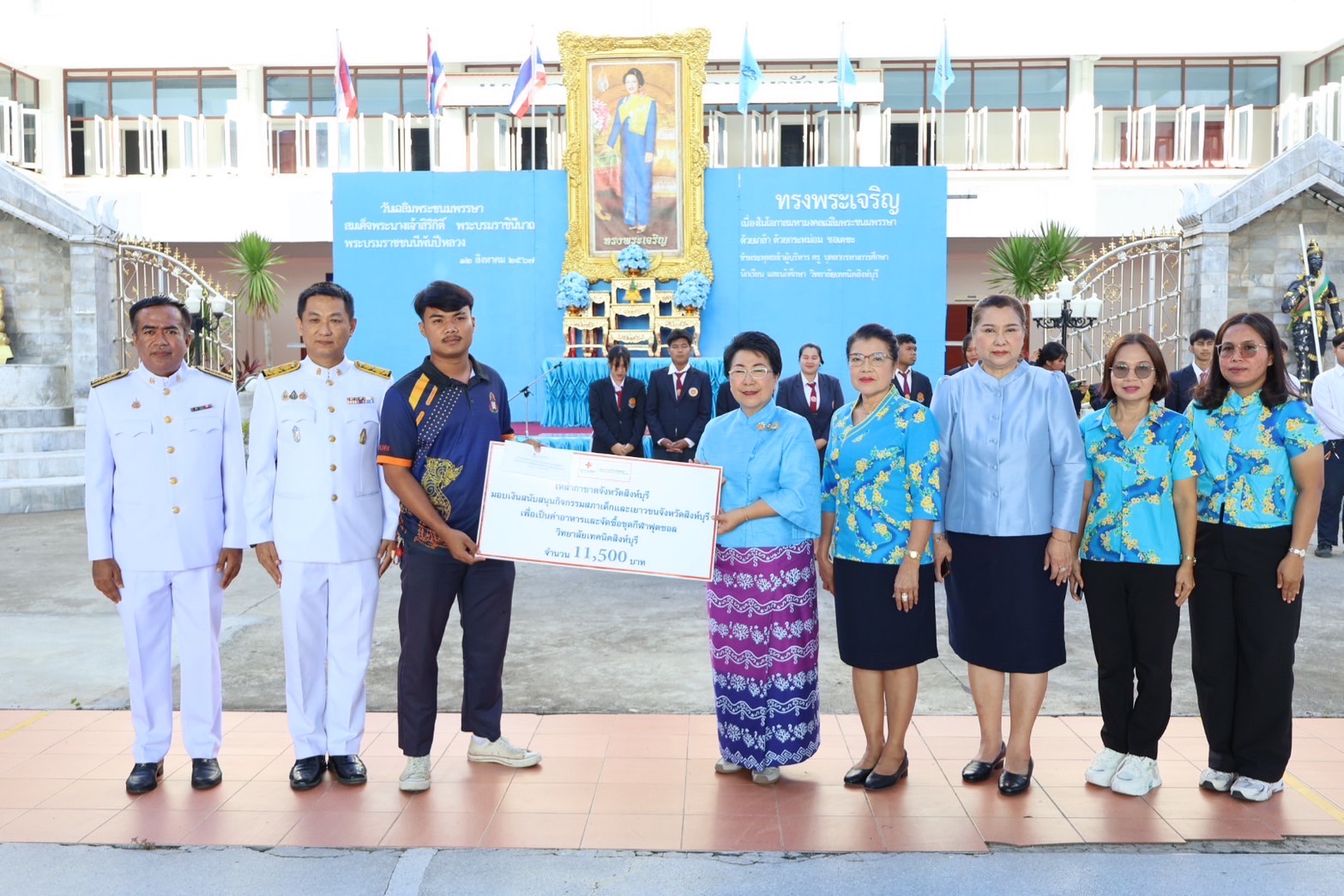 สิงห์บุรี-เหล่ากาชาดจังหวัด มอบเงินสนับสนุนกิจกรรมสภาเด็กและเยาวชนจังหวัดสิงห์บุรี