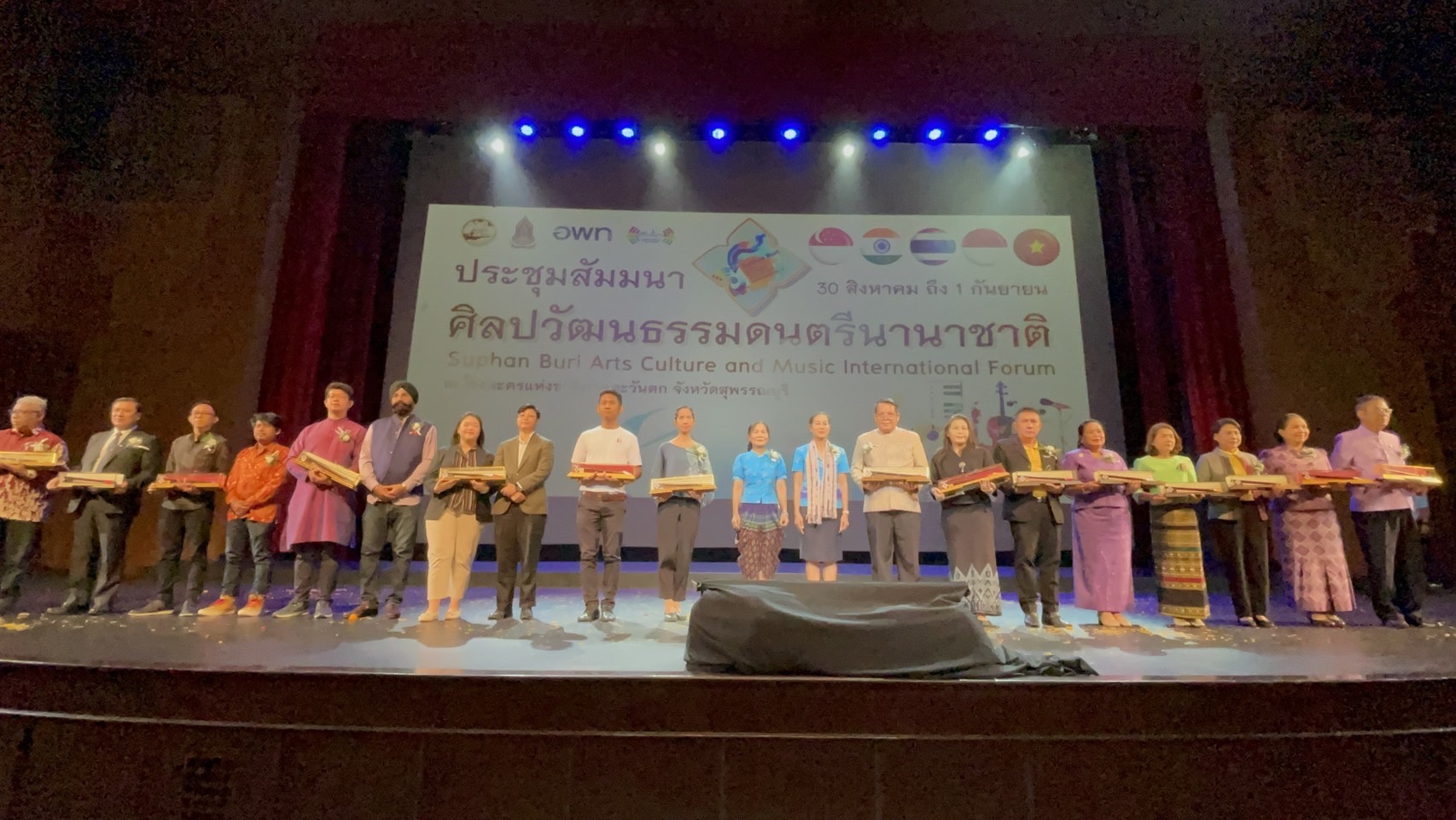 สุพรรณบุรี-จัดงานเวทีศิลปะวัฒนธรรมและดนตรีนานาชาติ