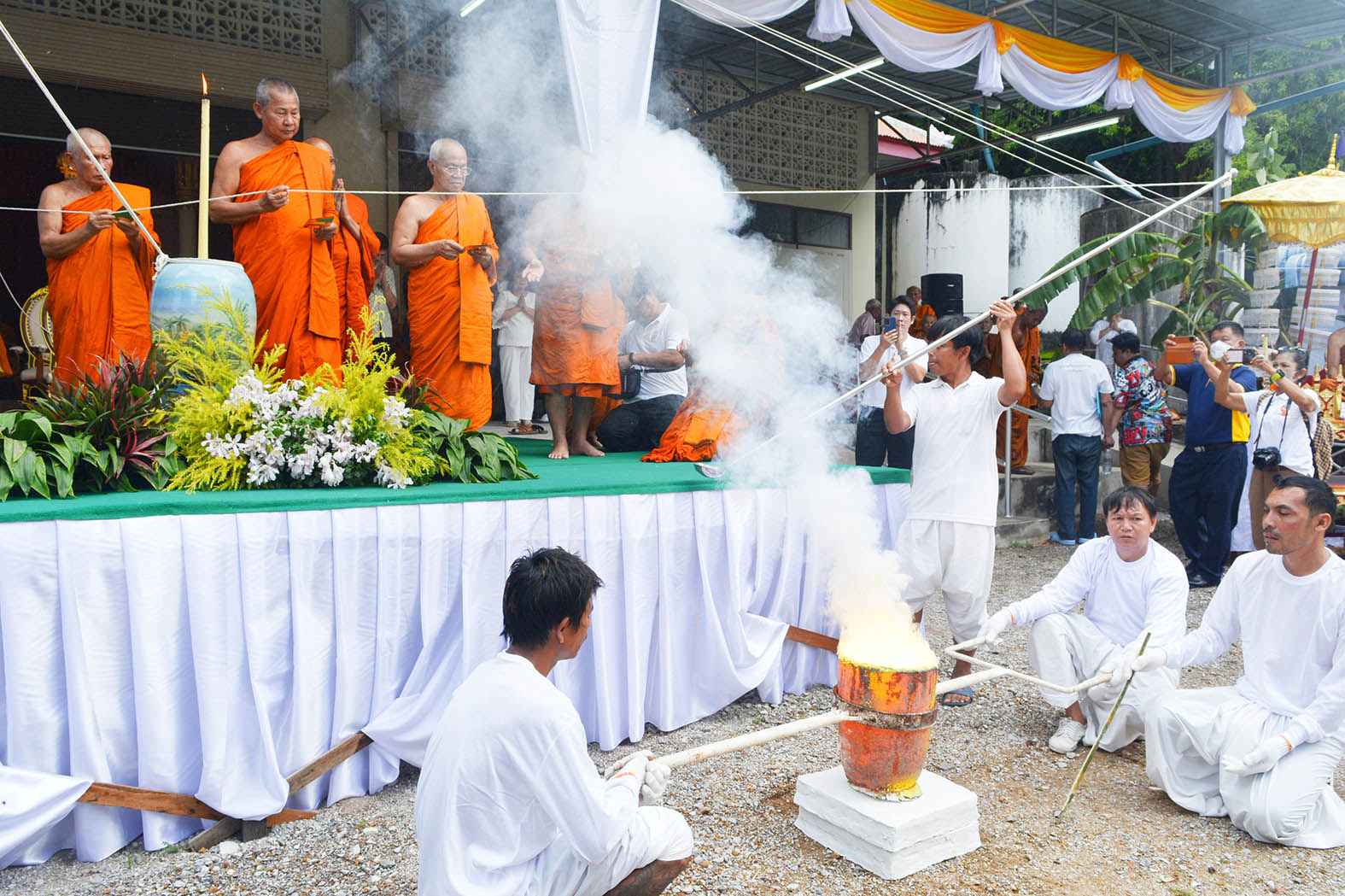 ประจวบคีรีขันธ์-ศิษยานุศิษย์แน่น งานเททองหล่อรูปเหมือน “หลวงปู่ก้าน” พระเถระผู้เมตตาของชาวหัวหิน