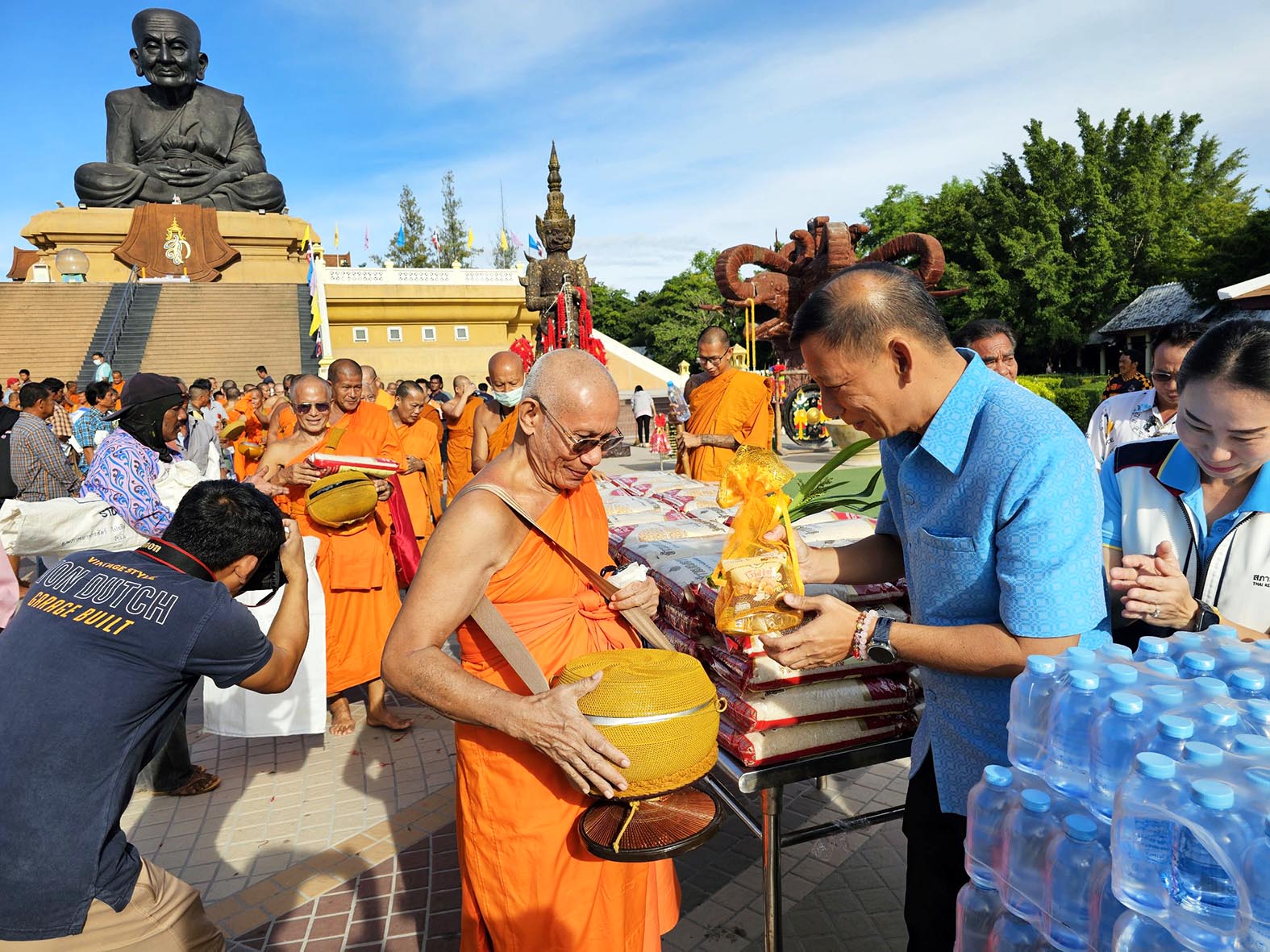 ประจวบคีรีขันธ์-วัดห้วยมงคลทำบุญใหญ่ครบรอบ 2 ทศวรรษ