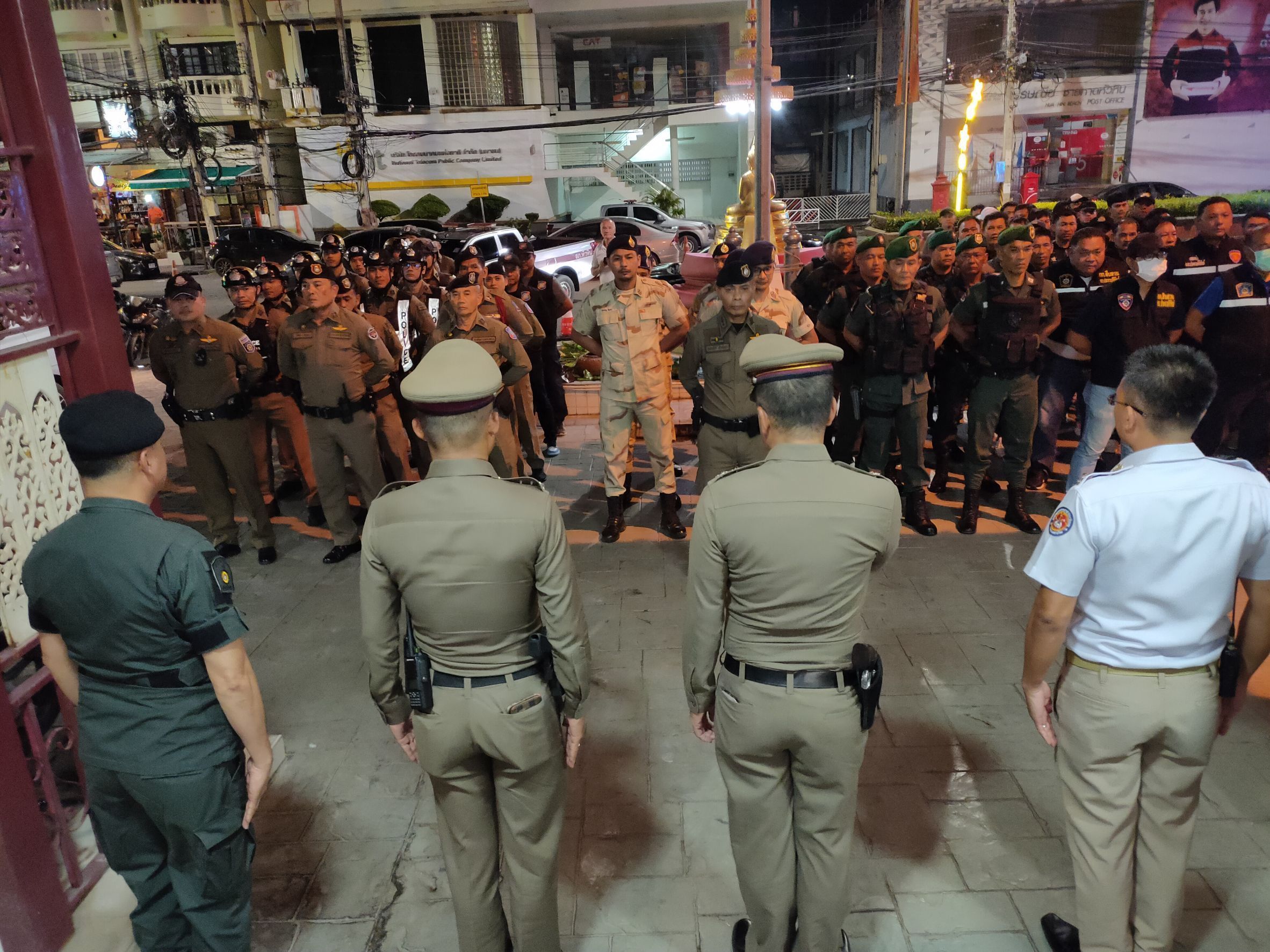 ประจวบคีรีขันธ์-ผู้การฯเข้มจัดชุดออกตรวจสถานบังเทิงเมืองหัวหิน ปิดตามเวลากำหนด