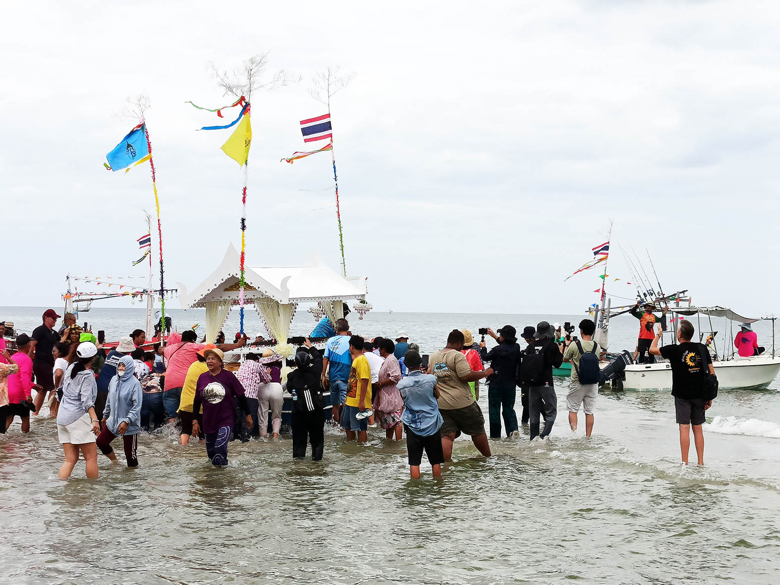 ประจวบคีรีขันธ์-จัดพิธีส่งเคราะห์ทางทะเลเมืองหัวหิน