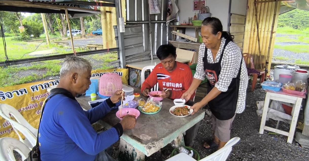 นครนายก-“ร้านอาหารสวนผักเจ็เล็ก”ทุกรายการ 25 บาทสวนกระแสเศรษฐกิจ