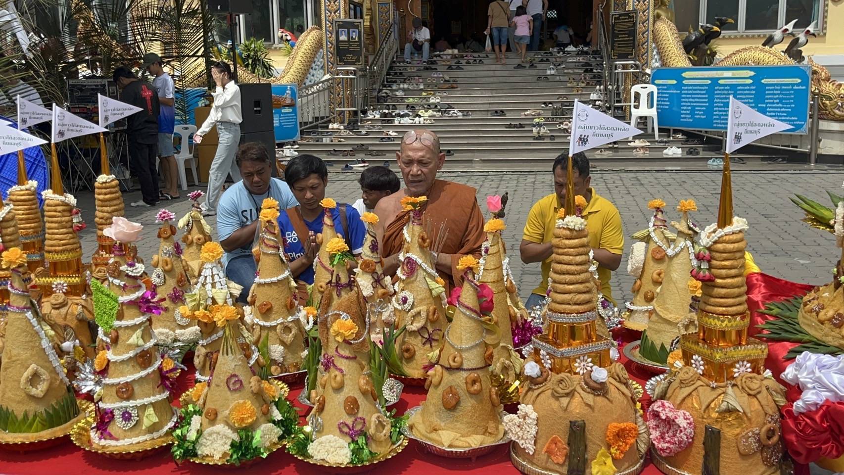 ชลบุรี-ชมรมชาวใต้ศรีราชา จัดงานบุญธรรมเนียมสารทเดือนสิบ