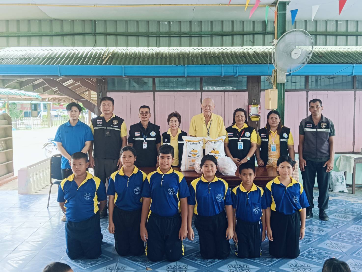 สระแก้ว-ส.คุ้มครองสิทธิมนุษยชน ร่วมมอบของอุปโภคบริโภค ให้กับ 4 โรงเรียน 1 หมู่บ้าน