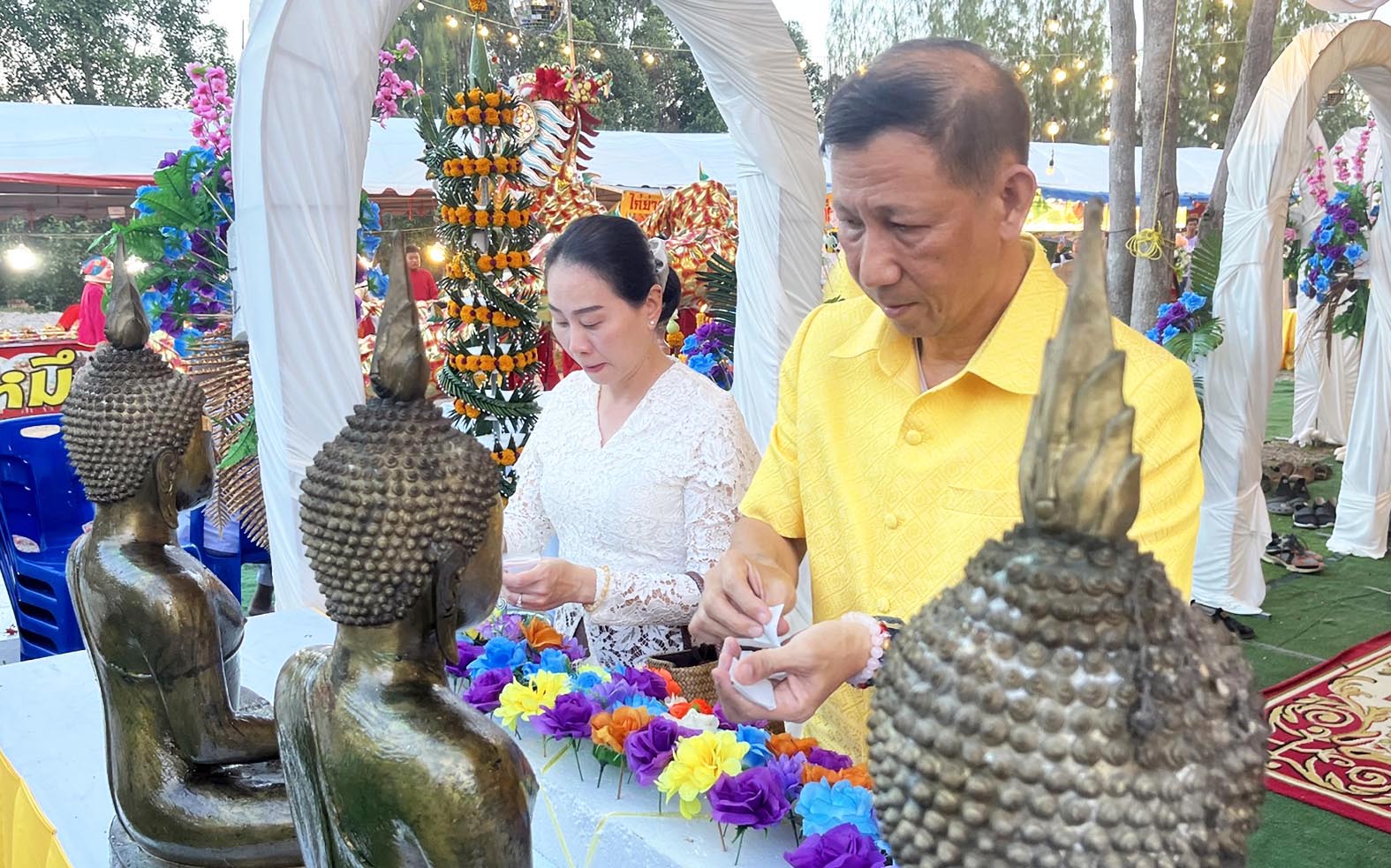 ประจวบคีรีขันธ์-เปิดงานปิดทองพระพุทธเจ้า 28 พระองค์และรูปหล่ออดีตเจ้าอาวาสวัดห้วยสามพันนาม