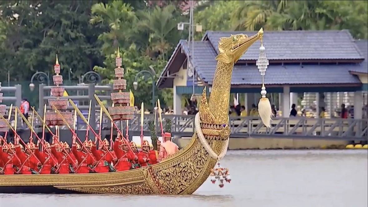 ชลบุรี-ขบวนพยุหยาตราทางชลมารคในพระราชพิธีทรงบำเพ็ญพระราชกุศลถวายผ้ากฐิน