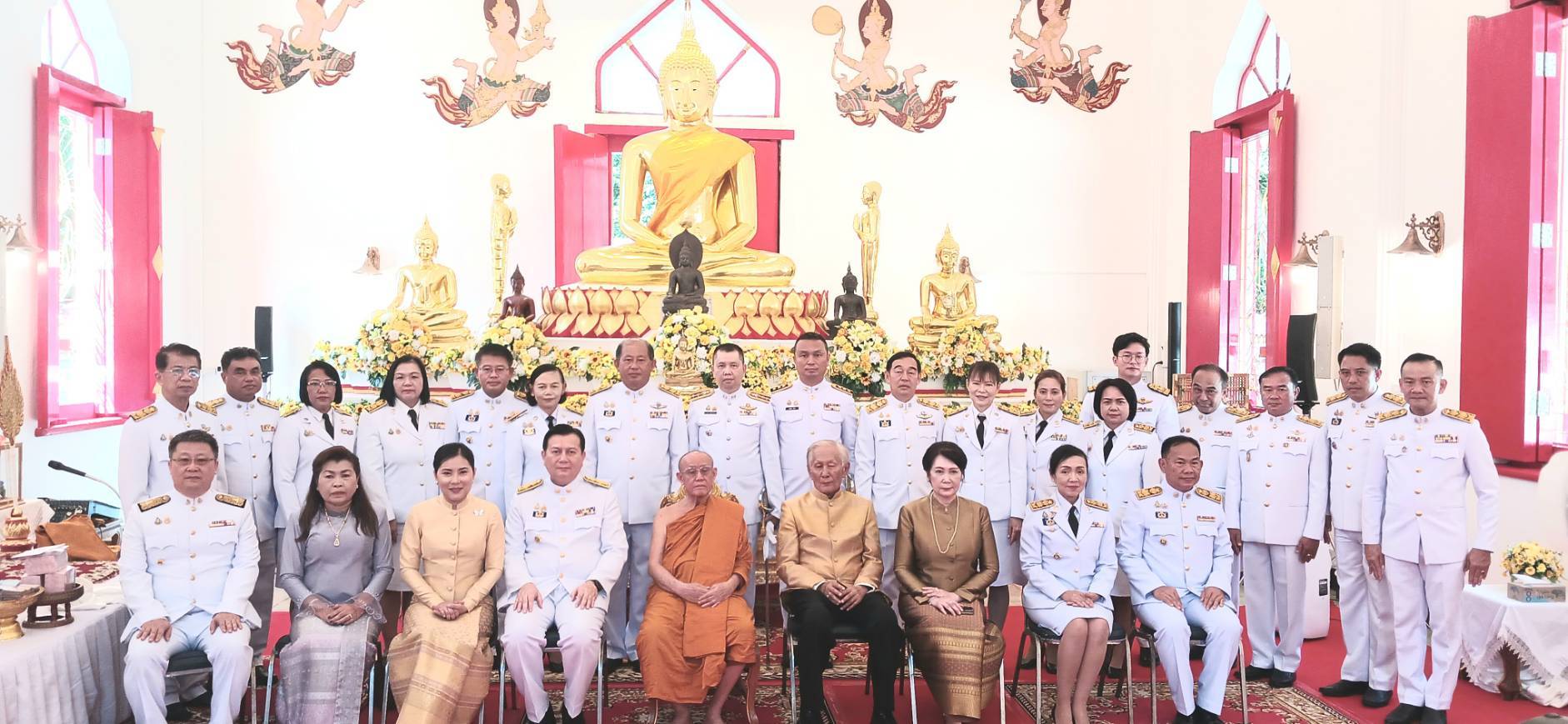 กำแพงเพชร-อดีต รมช.มหาดไทย รับพระราชทานผ้าพระกฐินพร้อมเครื่องบริวารพระกฐิน