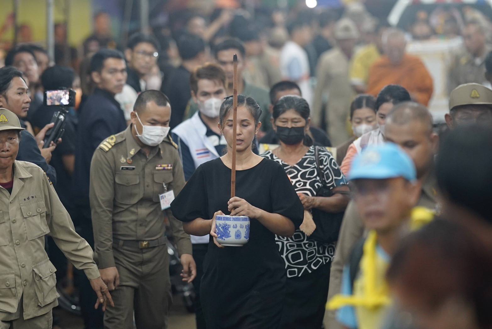 อุทัยธานี-โศกเศร้าตลอดงานพิธีพระราชเพลิงศพเด็กและครูผู้เสียชีวิตจากการไปทัศนศึกษา