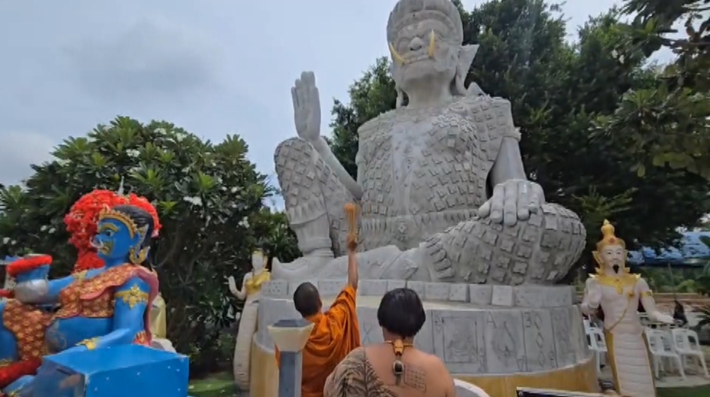 สุพรรณบุรี-ส่องเลขเด็ดพิธีบวงสรวงใหญ่แม่ผีเสื้อสมุทรสร้างกรุงลงกา