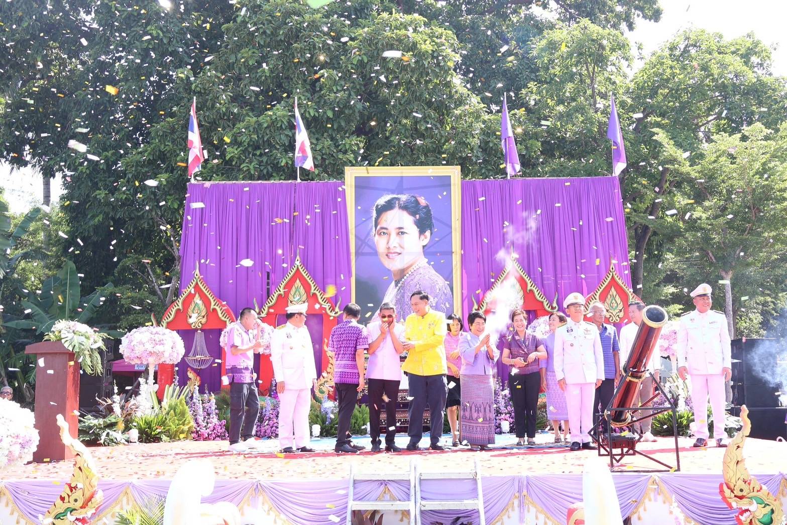 สิงห์บุรี-เปิดงานโครงการจัดการแข่งขันเรือยาวประเพณีชิงถ้วยพระราชทาน