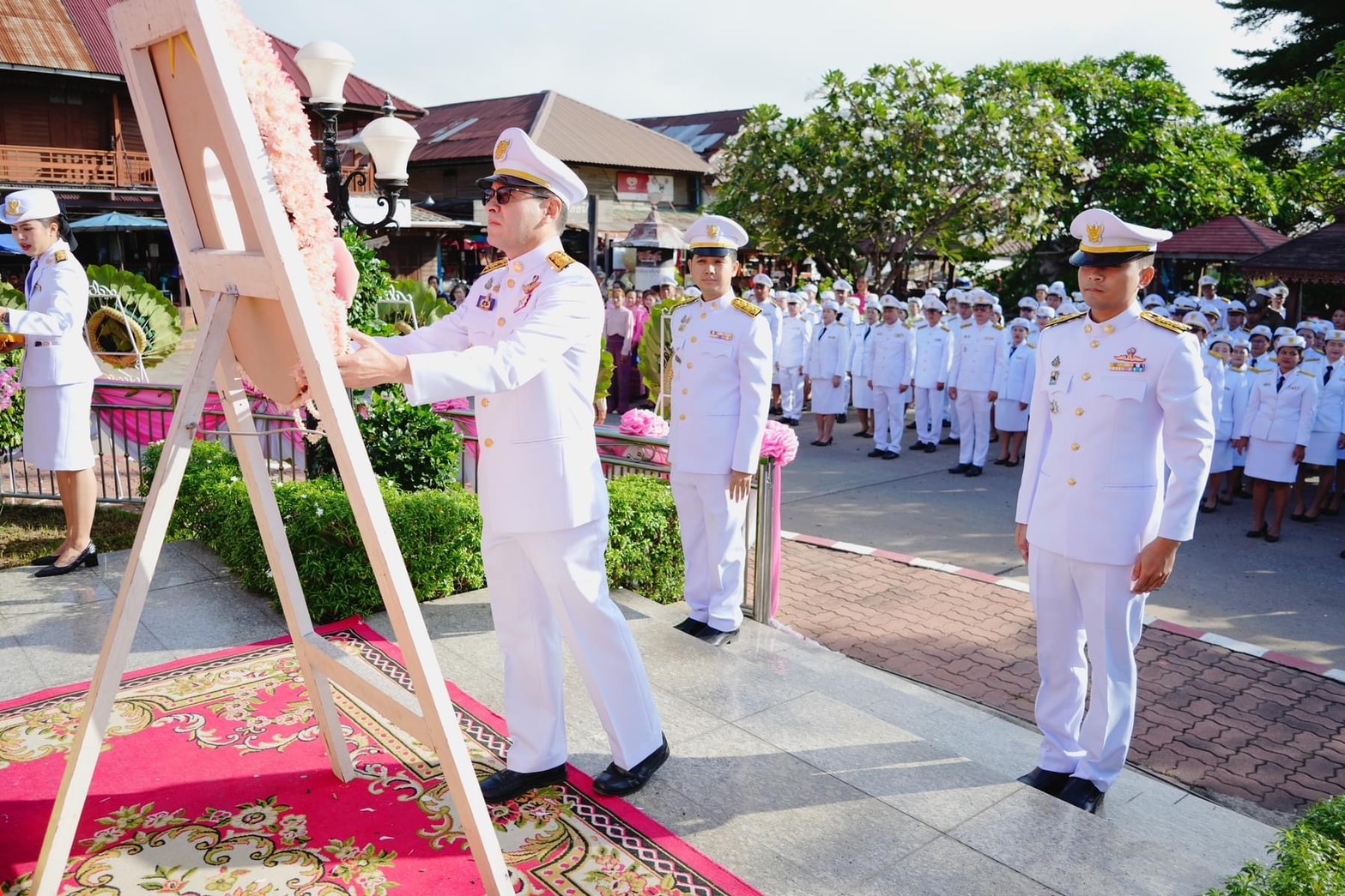 สุพรรณบุรี-รองผู้ว่าฯเป็นประธานพิธีวางพวงมาลาวันปิยมหาราช