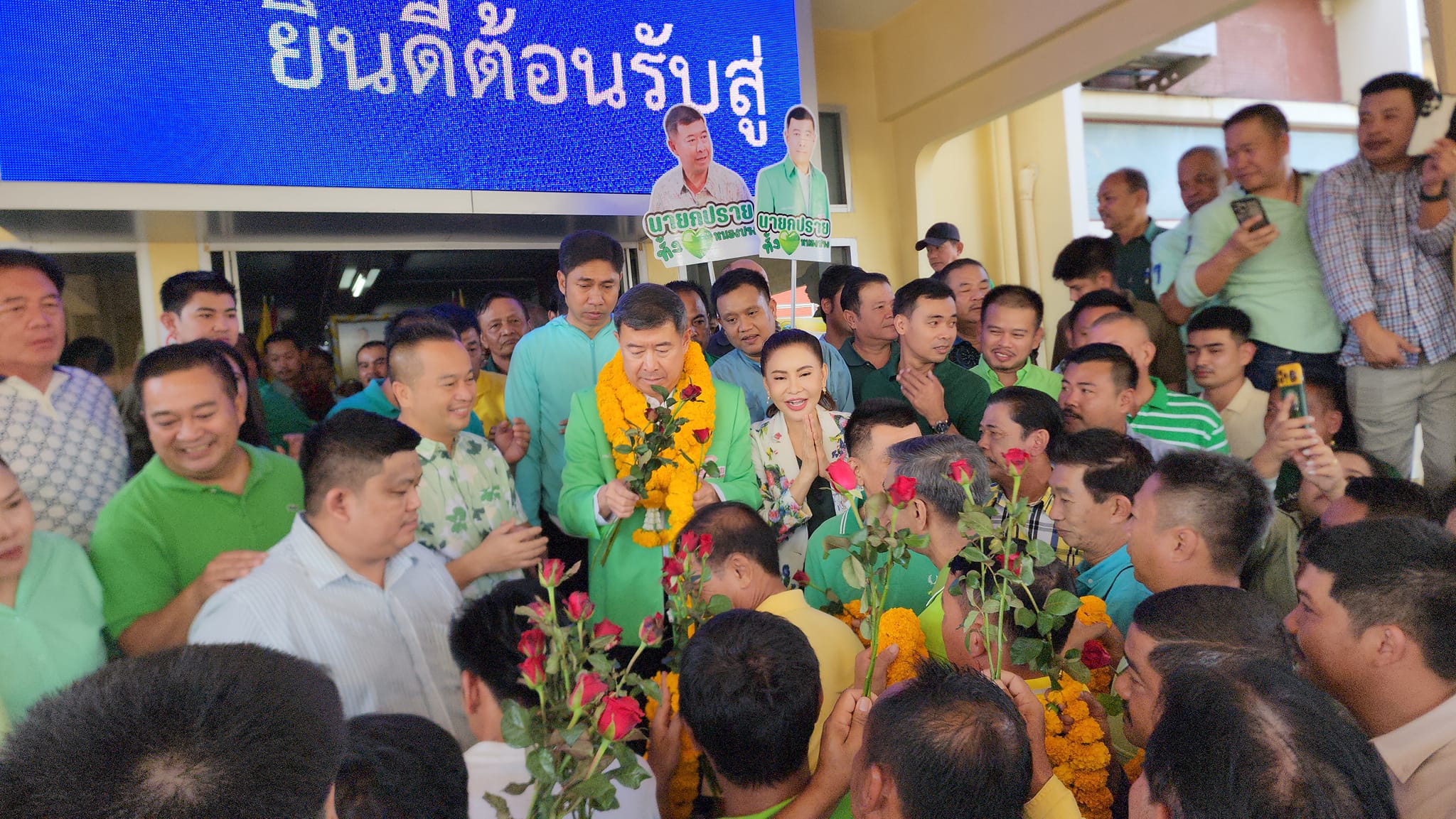 เพชรบุรี-รับสมัคร นายกอบจ.ฯ วันแรก คึกคัก