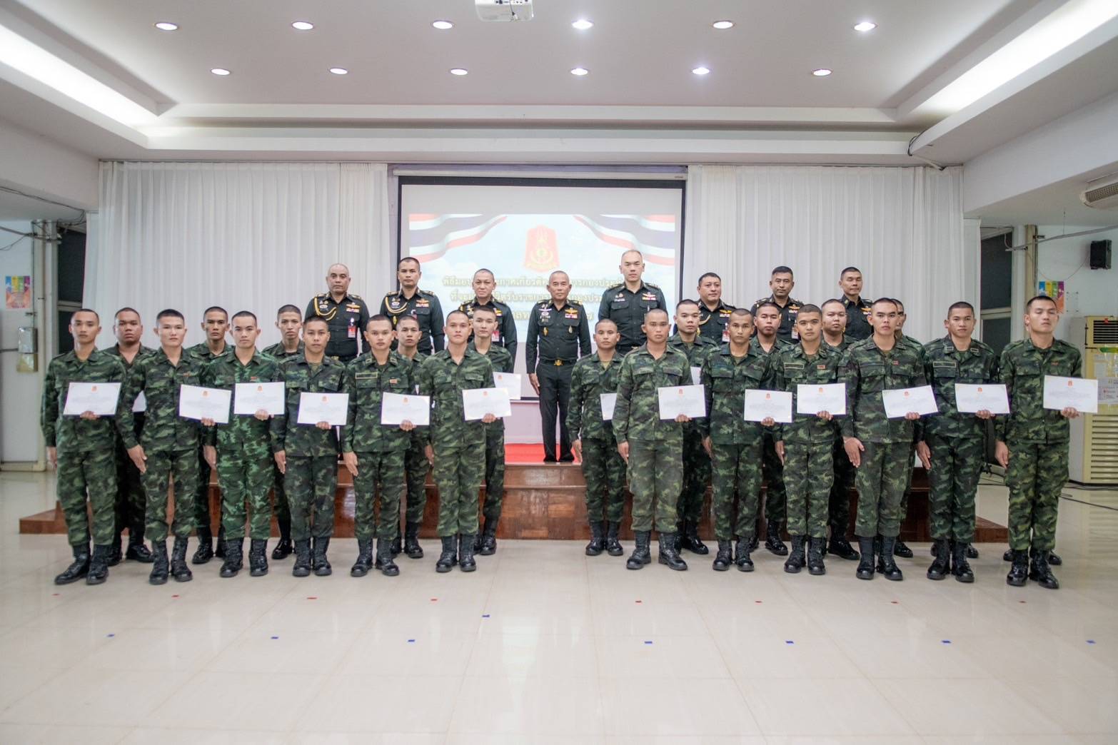 ร้อยเอ็ด-มทบ.27 จัดพิธีอำลาชีวิตราชการและมอบใบประกาศฯให้แก่ทหารกองประจำการรุ่นปี 2565 ผลัดที่ 2