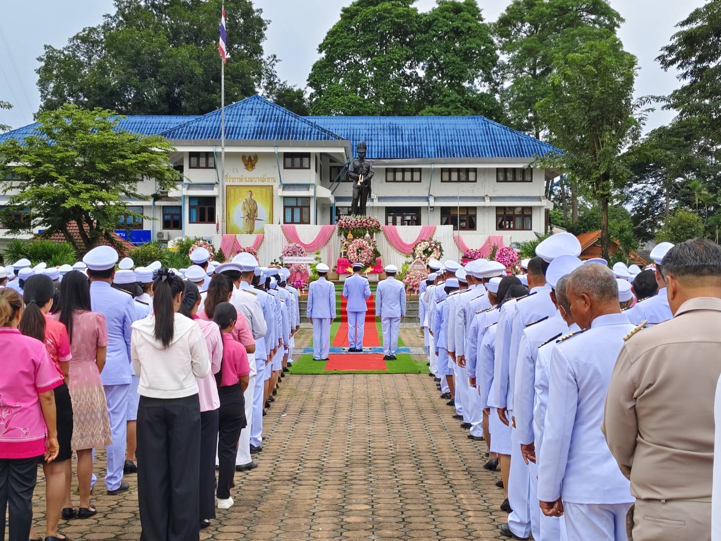 ประจวบคีรีขันธ์-นายอำเภอ นำข้าราชการวางพวงมาลาเนื่องในวันปิยมหาราช