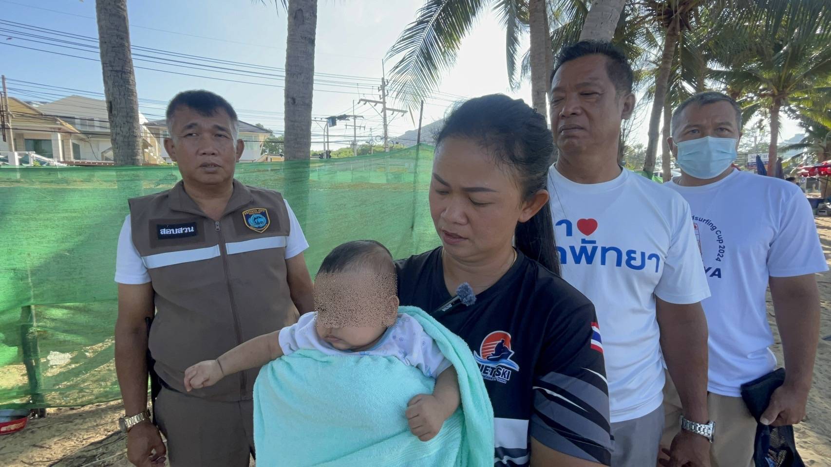 ชลบุรี-พ่อแม่ทิ้งลูกนอนร้องหิวนม ริมชายหาดจอมเทียน