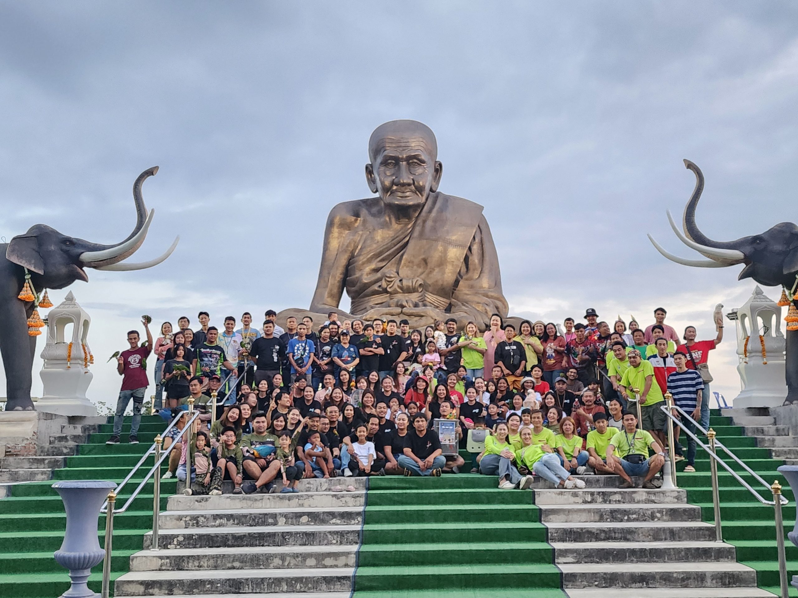 ปทุมธานี-ทัพนก 5 จังหวัดบุกปทุมฯโปรโมทร่วมทำบุญสร้างฐาน”หลวงปู่ทวด”ริมเจ้าพระยา”วัดเทียนถวาย”