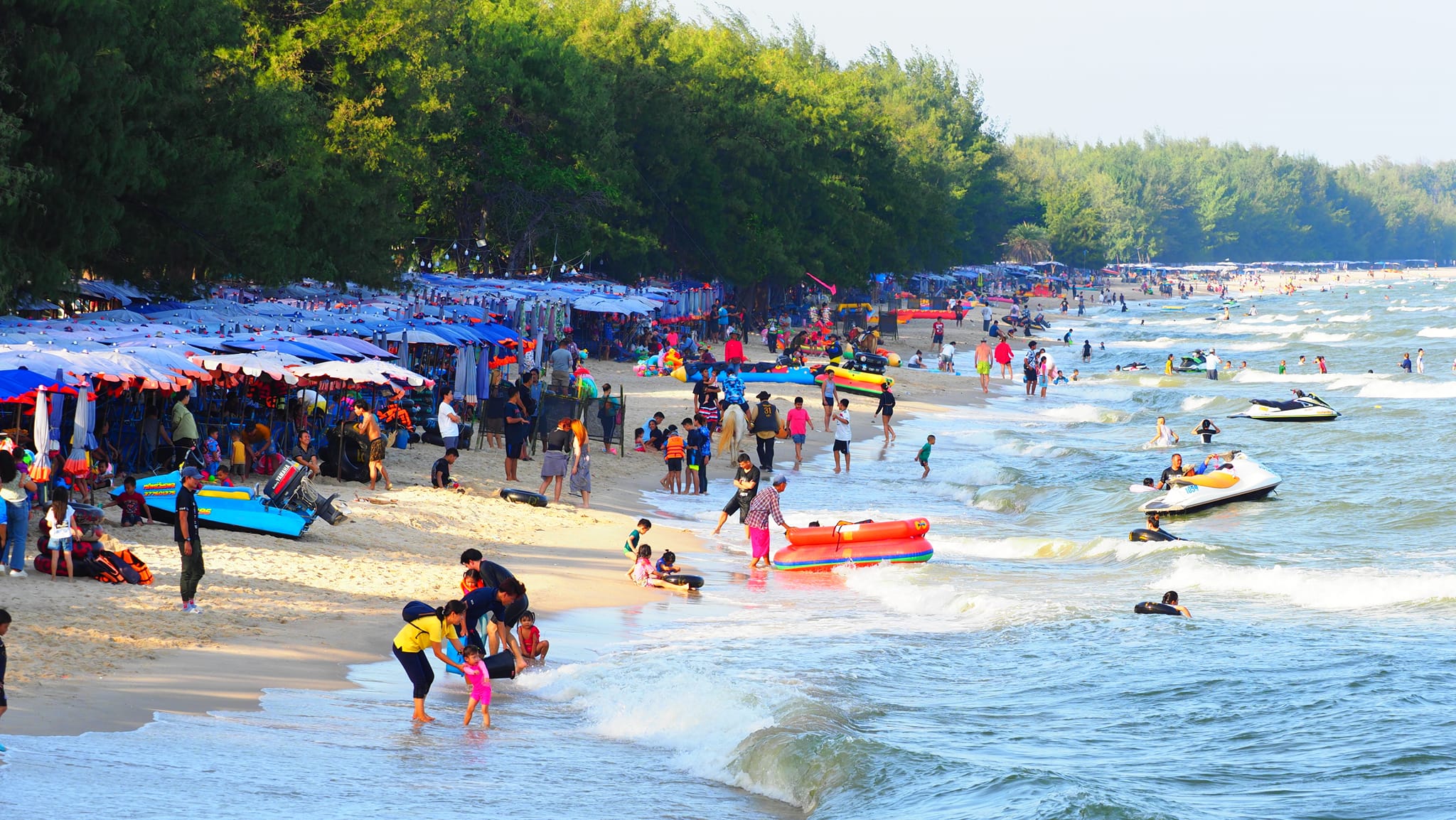 เพชรบุรี-จัดกิจกรรม ฟอกทรายชายหาด คืนสู่ทะเลเมืองเพชร