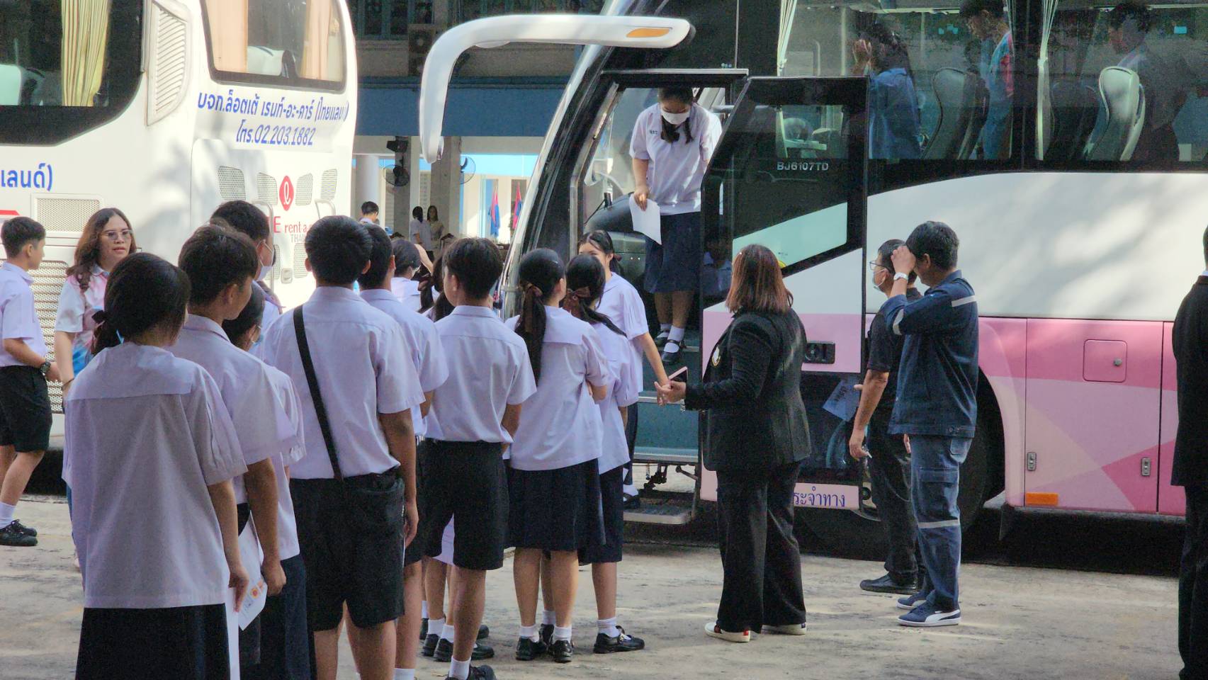 ปทุมธานี-รร.สวนกุหลาบรังสิตซ้อมหนีไฟไหม้บนรถบัส สร้างทักษะเอาตัวรอดให้เด็กนักเรียน