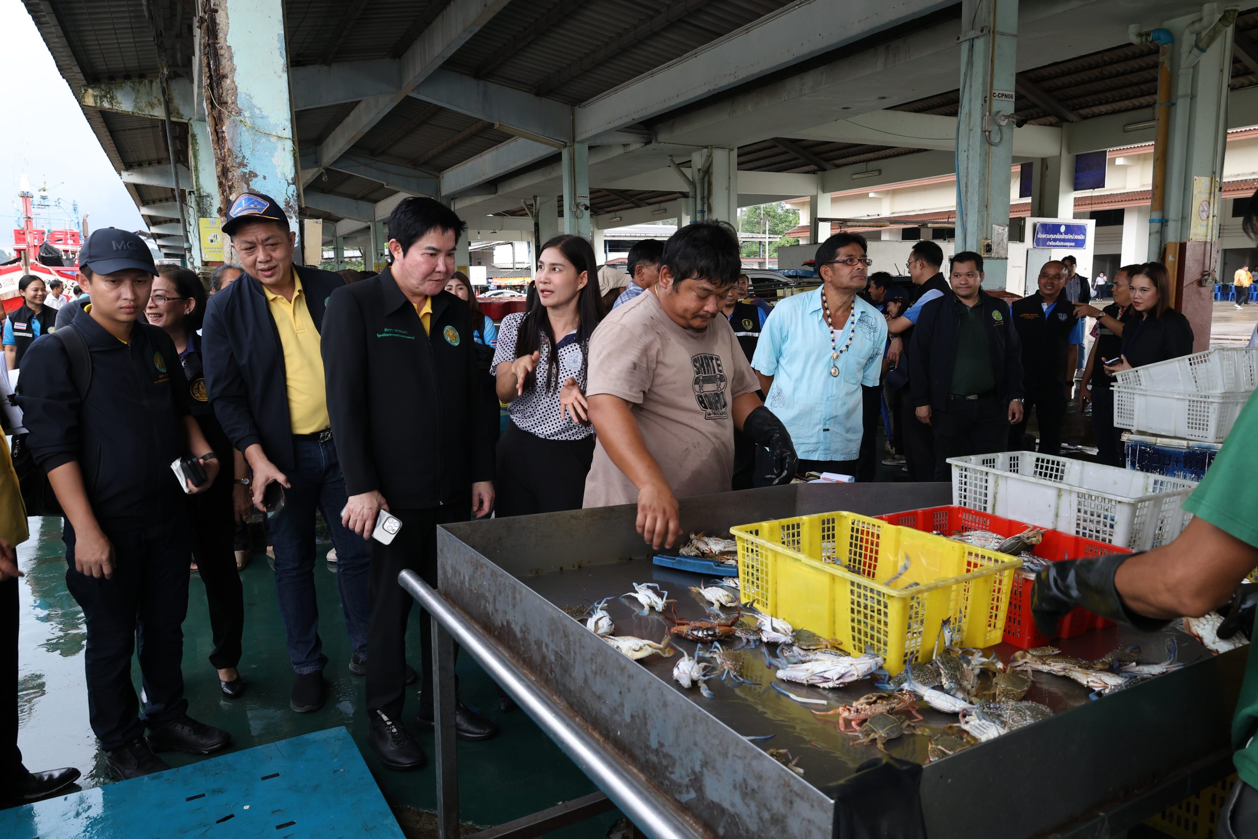 ชุมพร-รมช.เกษตรฯ ติดตามการดำเนินงานของท่าเทียบเรือประมงชุมพร