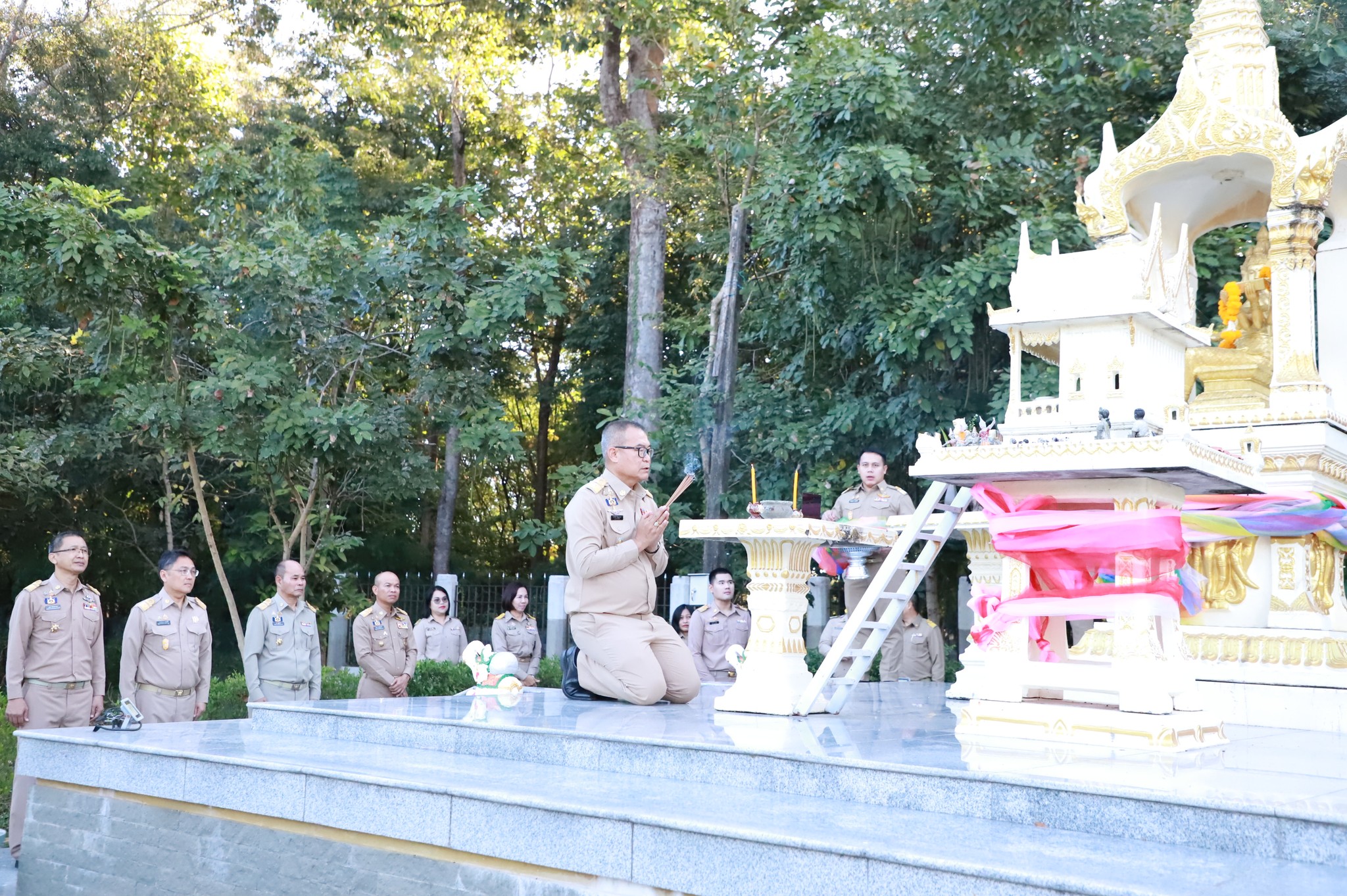 อุบลราชธานี-พ่อเมืองฯคนใหม่ กราบไหว้สักการะสิ่งศักดิ์สิทธิ์คู่บ้านคู่เมือง ในโอกาสเข้ารับตำแหน่ง