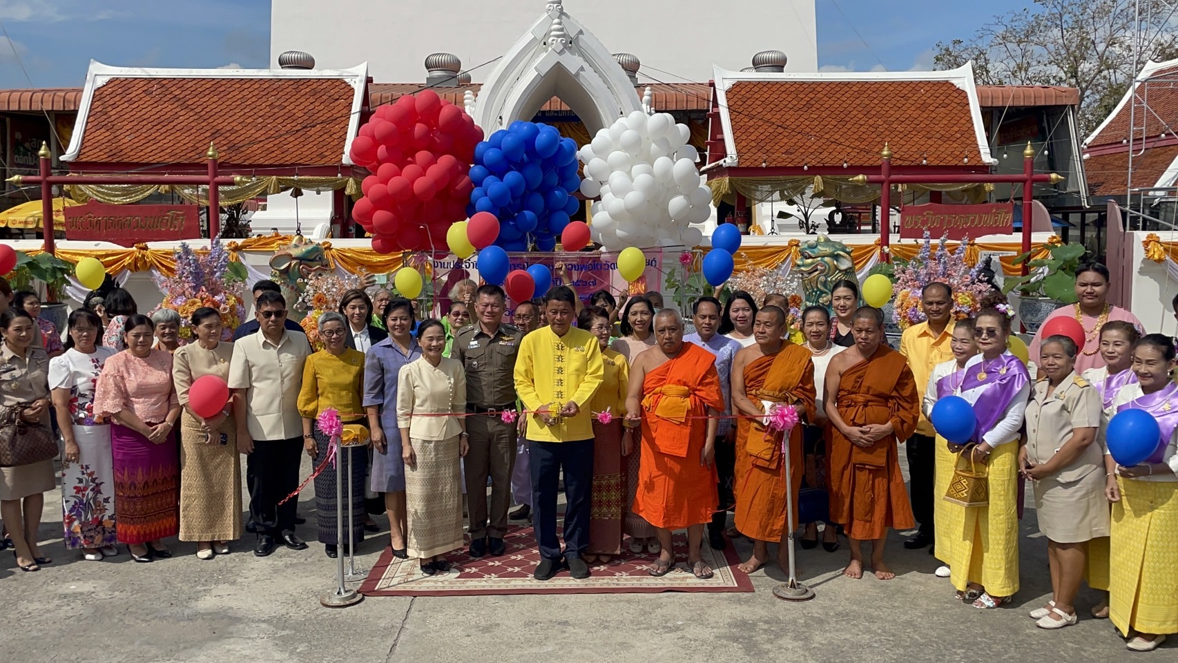 สุพรรณบุรี-เปิดงานนมัสการปิดทองหลวงพ่อโตและเทศกาลลอยกระทง