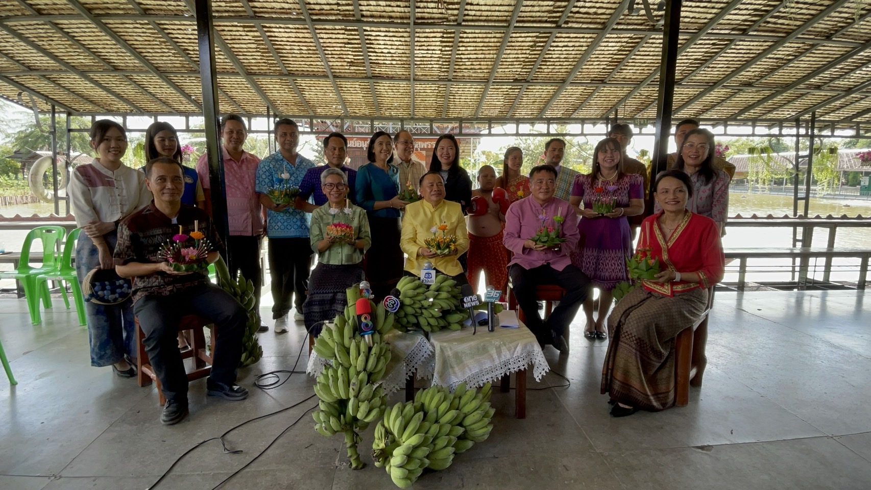 สุพรรณบุรี-สีสัน..สายน้ำขุนช้างขุนแผน จัด”แข่งพายเรือหัวใบ้ท้ายบอด”และ”ชกมวยทะเล”