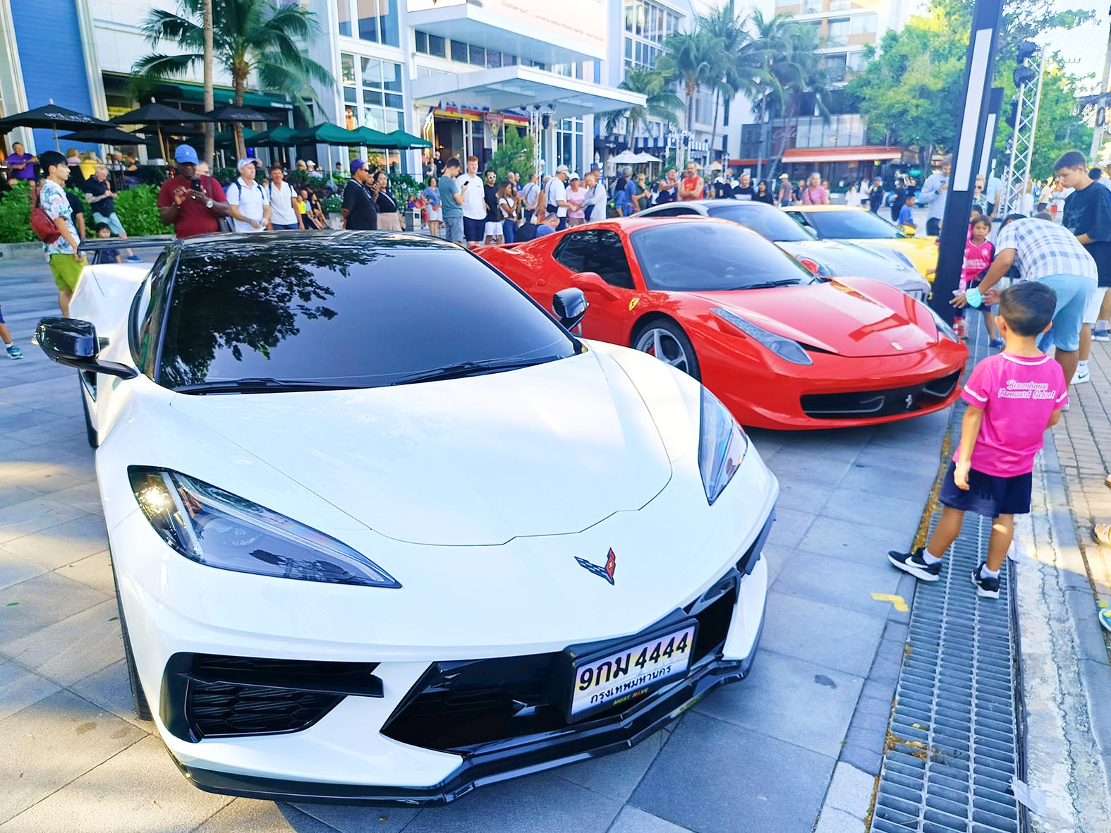 ประจวบคีรีขันธ์-ขบวน Supercar ระดับโลกบุกเมืองหัวหิน ในงาน “STREET KINGS เยือนหัวหิน ถิ่นมนต์ขลัง”