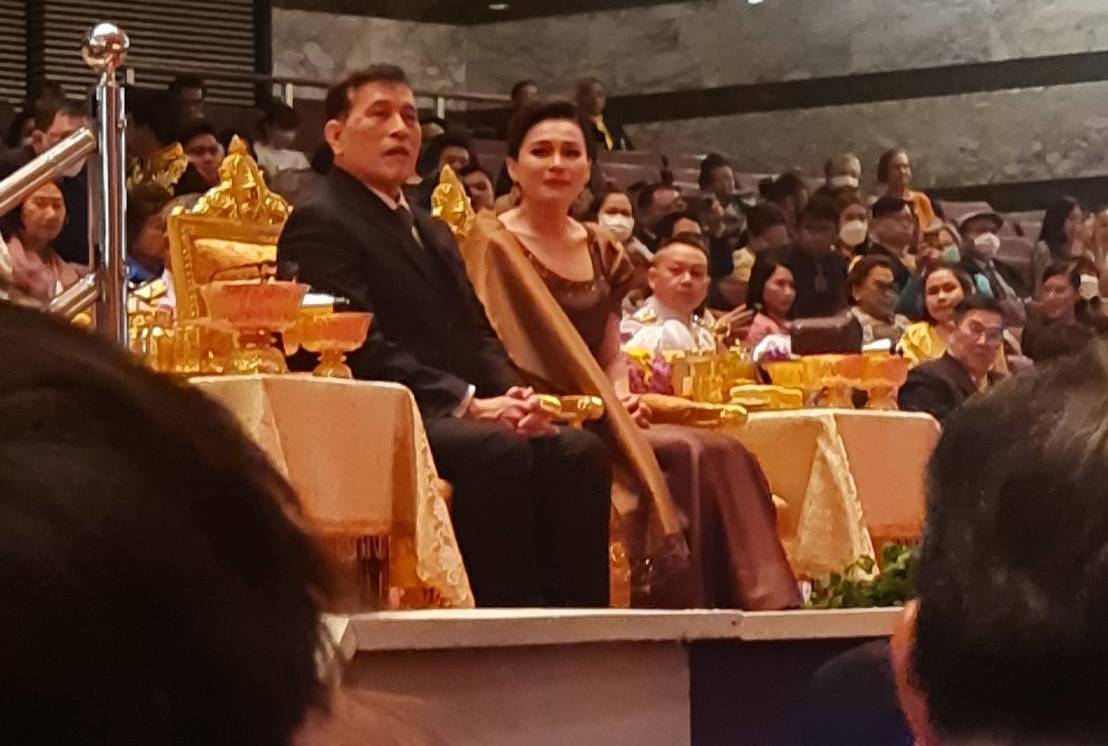 กรุงเทพ-พระบาทสมเด็จพระเจ้าอยู่หัวฯพร้อมสมเด็จฯราชินีฯทรงทอดพระเนตรละครนอก..