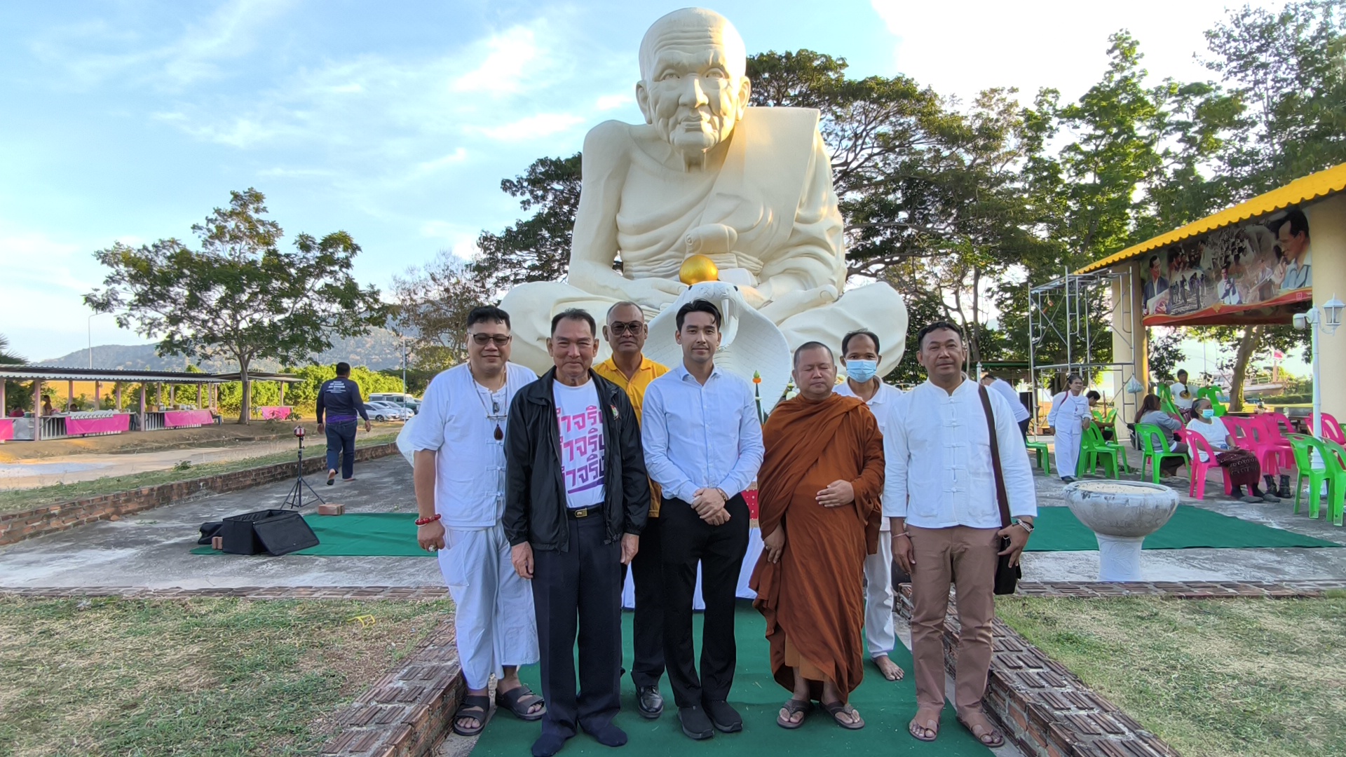 ประจวบคีรีขันธ์-“ซี”นิติ ปลั่งศรีสกุล พึ่งพุทธคุณสายมูชิงเก้าอี้นายก อบจ.ฯ