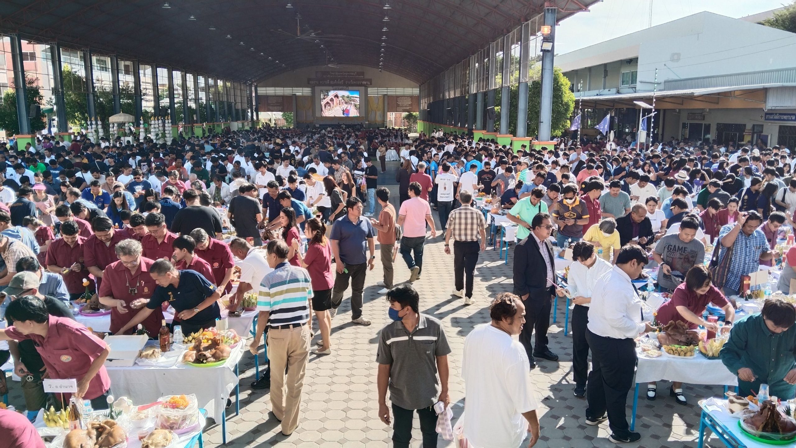 สุพรรณบุรี-วิทยาลัยเทคนิคฯไหว้ครูช่าง..ใหญ่ที่สุดในประเทศไทย