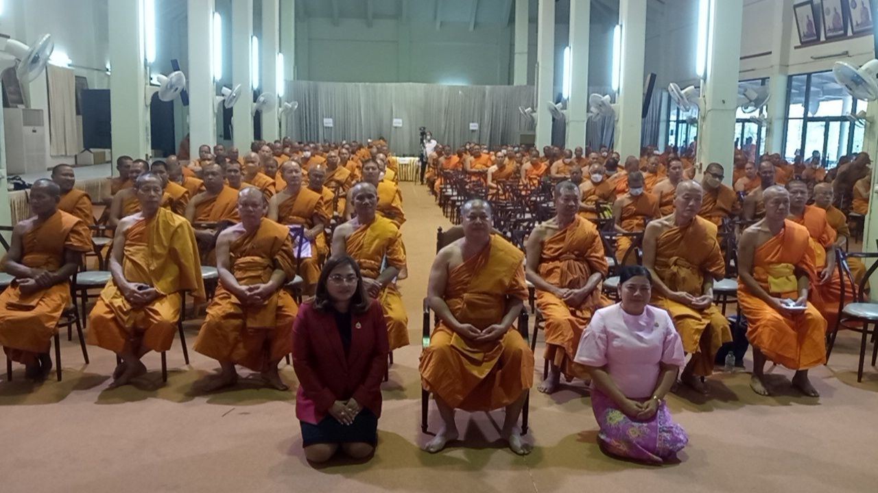 สุพรรณบุรี-จัดโครงการปฐมนิเทศ”พระสอนศีลธรรม”ในโรงเรียน